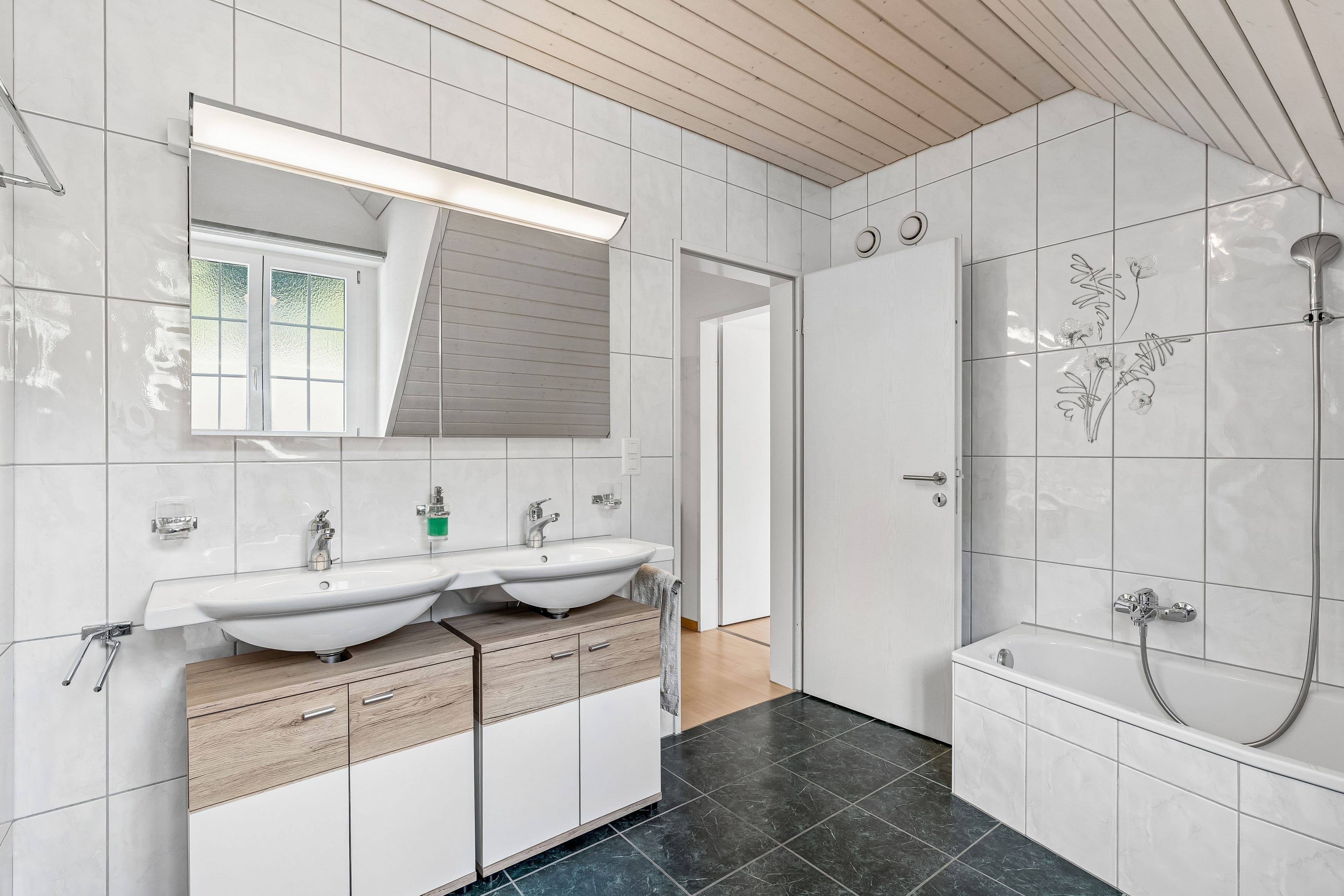 Exklusive Landhausvilla mit Türmli an sonniger Südwesthanglage, nur 30 Minuten bis Zürich HB - 11