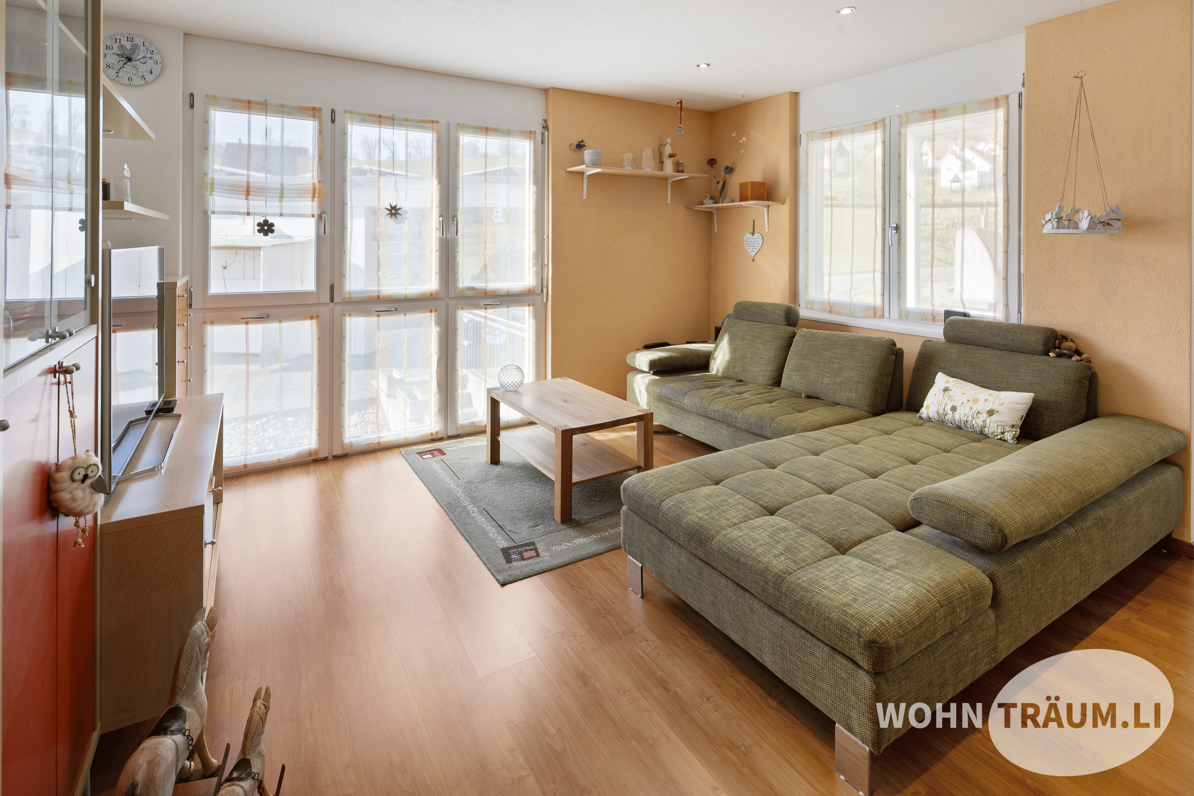 Im idyllisch gelegenen Wohnquartier von Mahren-Lostorf befindet sich dieses grosszügige 7½-Zimmer Einfamilienhaus. - 7