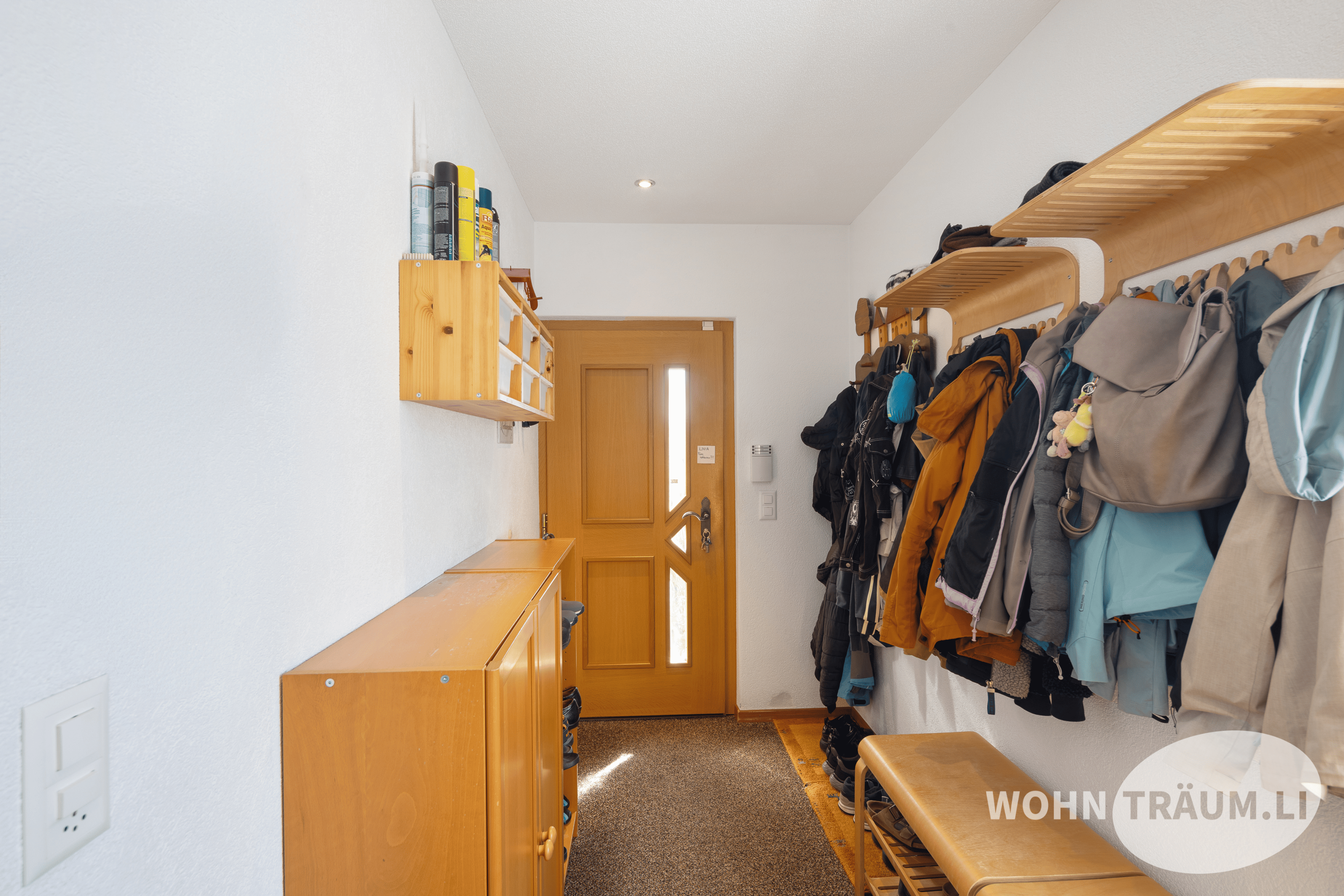Im idyllisch gelegenen Wohnquartier von Mahren-Lostorf befindet sich dieses grosszügige 7½-Zimmer Einfamilienhaus. - 2
