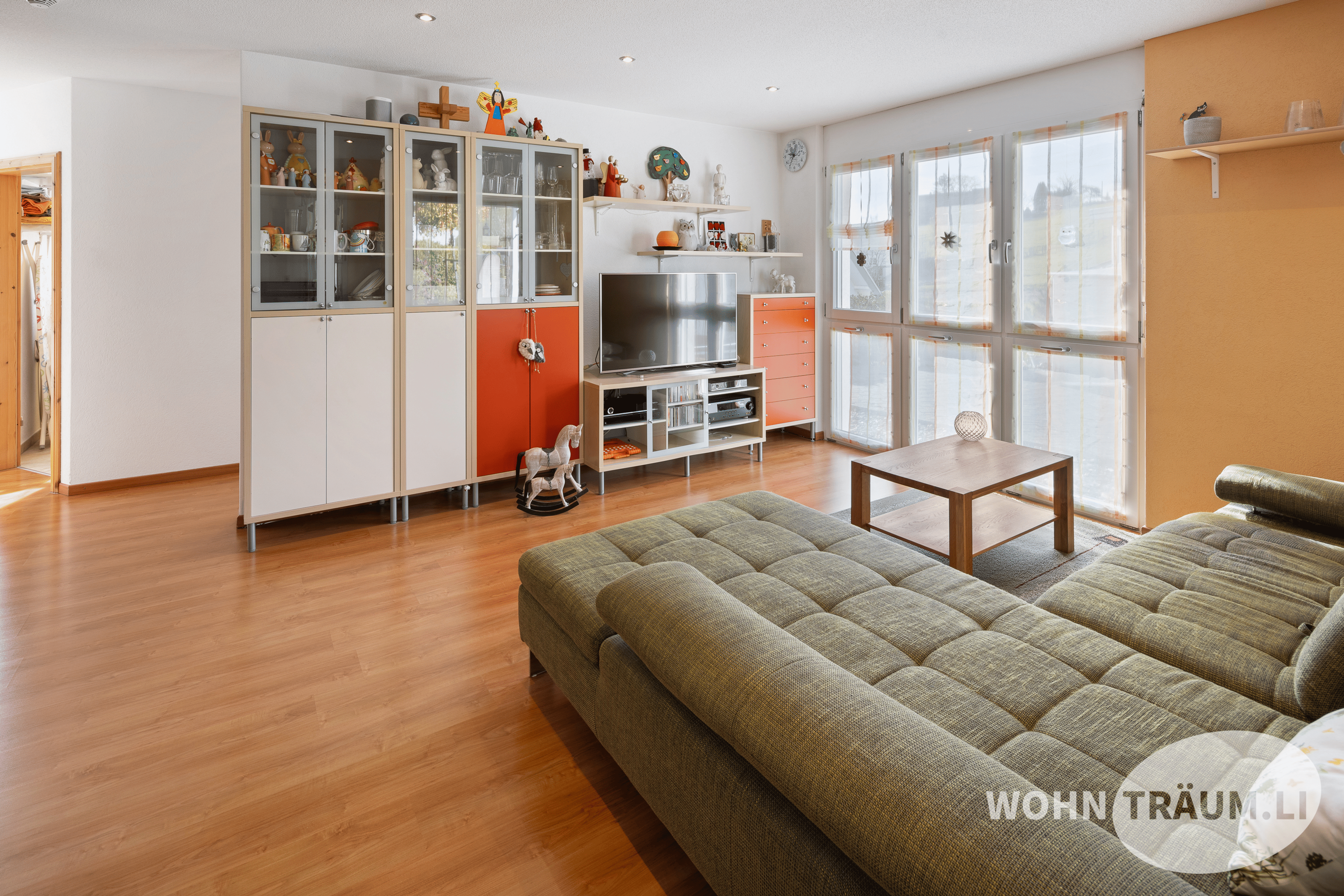 Im idyllisch gelegenen Wohnquartier von Mahren-Lostorf befindet sich dieses grosszügige 7½-Zimmer Einfamilienhaus. - 8