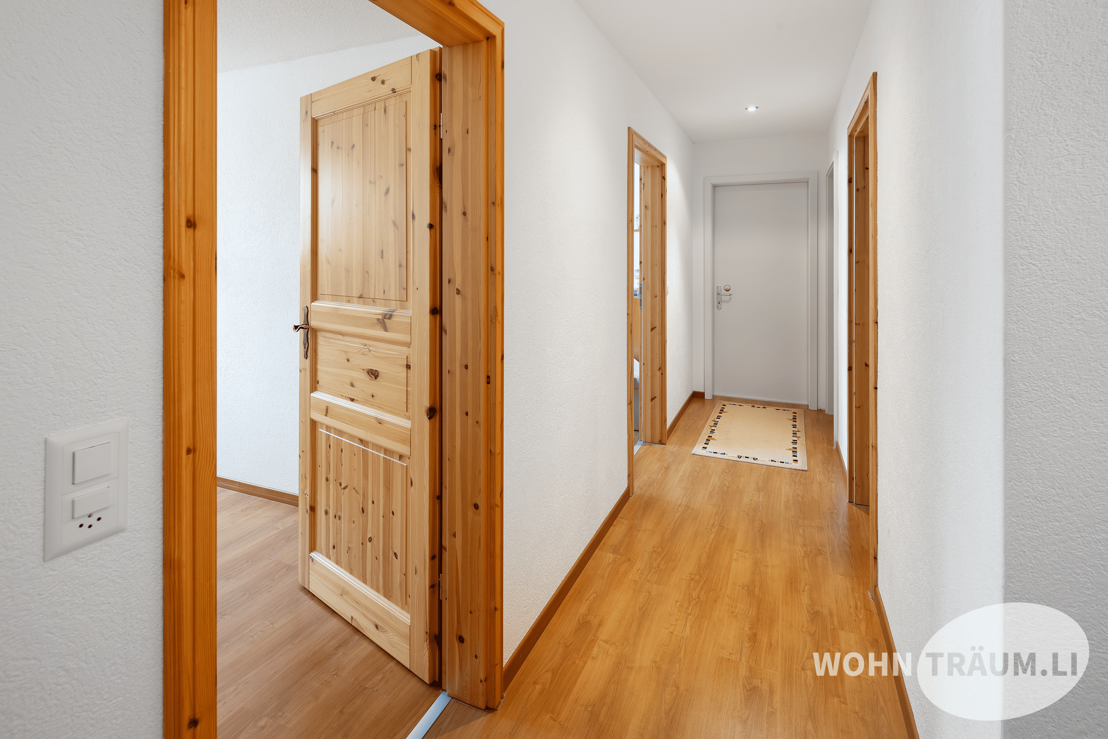 Im idyllisch gelegenen Wohnquartier von Mahren-Lostorf befindet sich dieses grosszügige 7½-Zimmer Einfamilienhaus. - 3