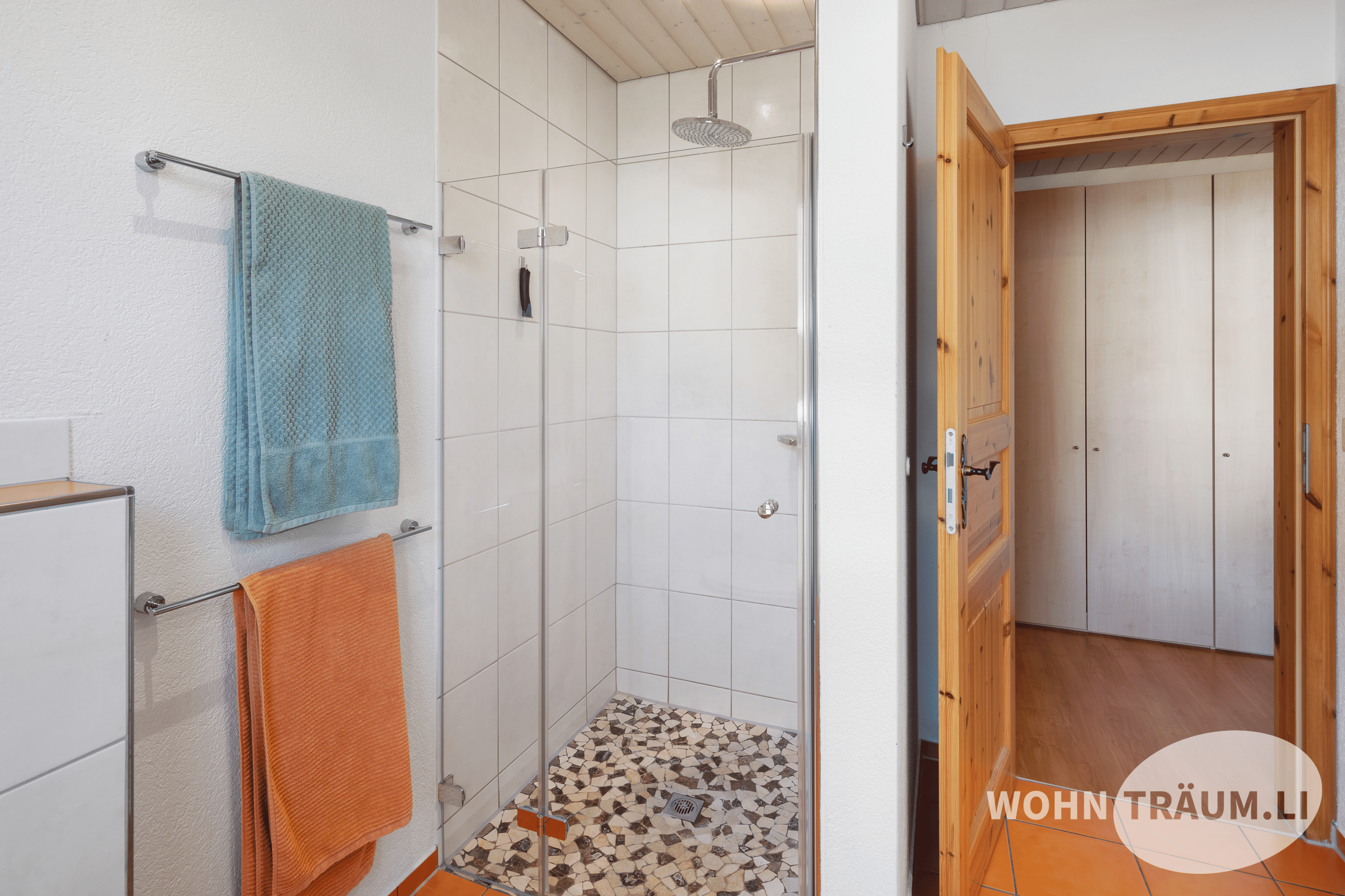 Im idyllisch gelegenen Wohnquartier von Mahren-Lostorf befindet sich dieses grosszügige 7½-Zimmer Einfamilienhaus. - 14