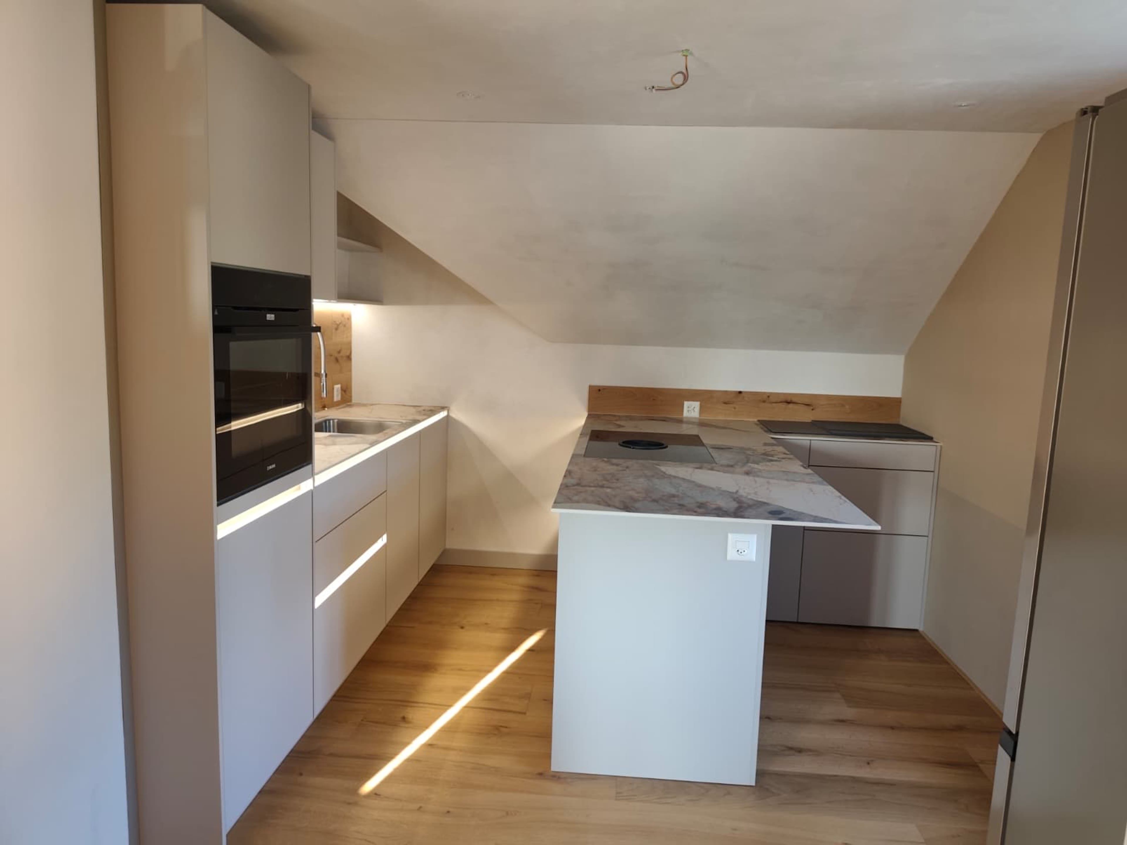2.5-Zi. Dachwohnung mit Cheminée in Siebnen mieten - 3