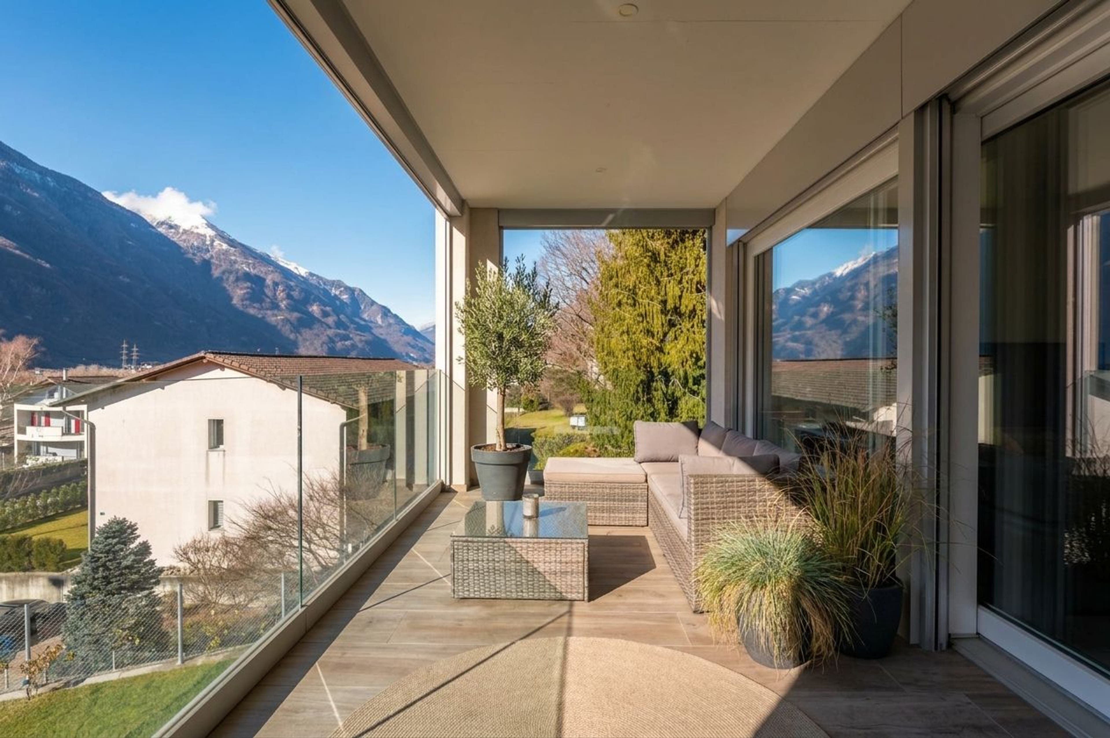 3.5 locali moderno e luminoso con loggia a Claro