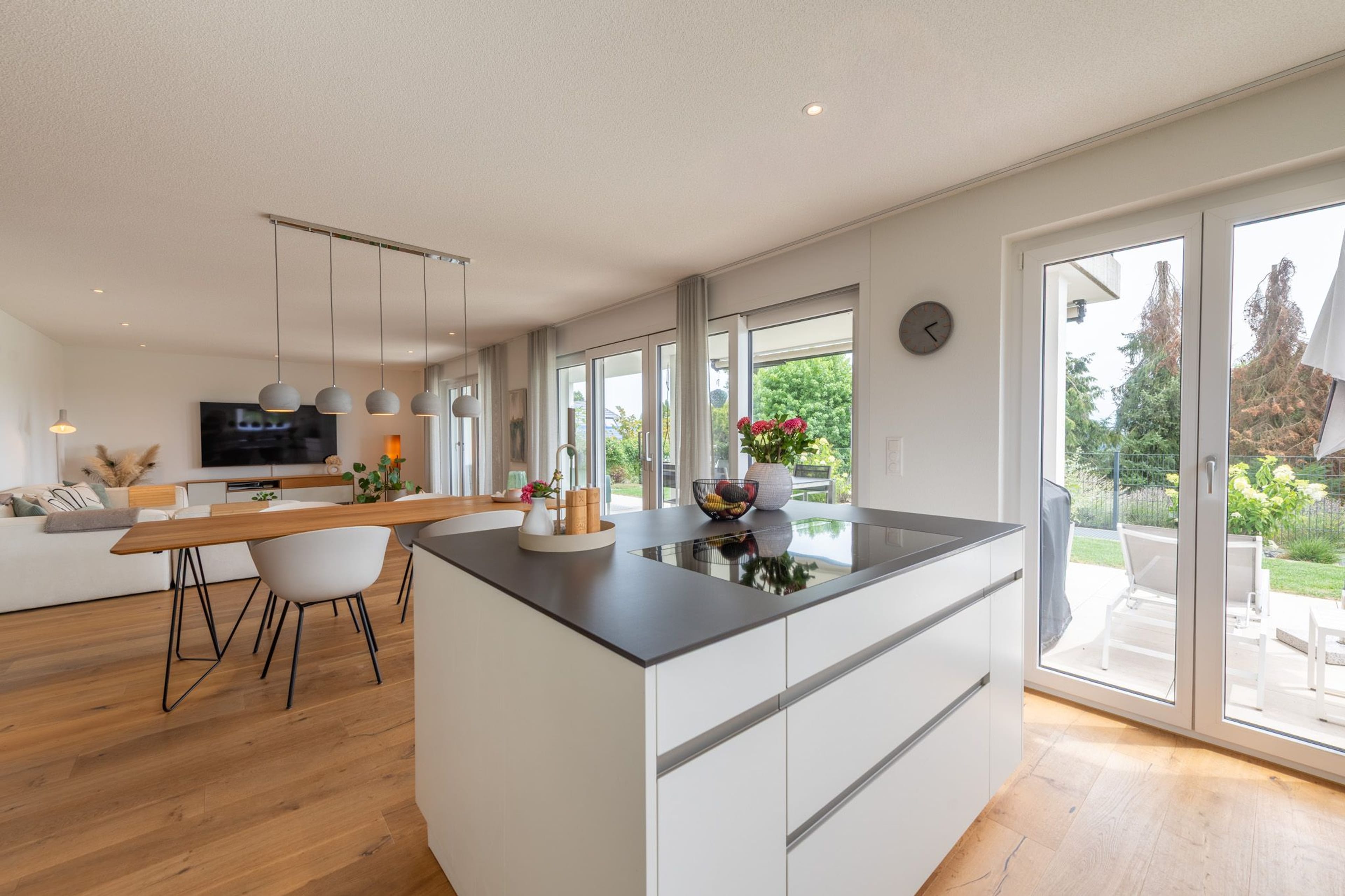 Moderne, lichtdurchflutete Gartenwohnung mit Terrasse & privatem Grünparadies - 4