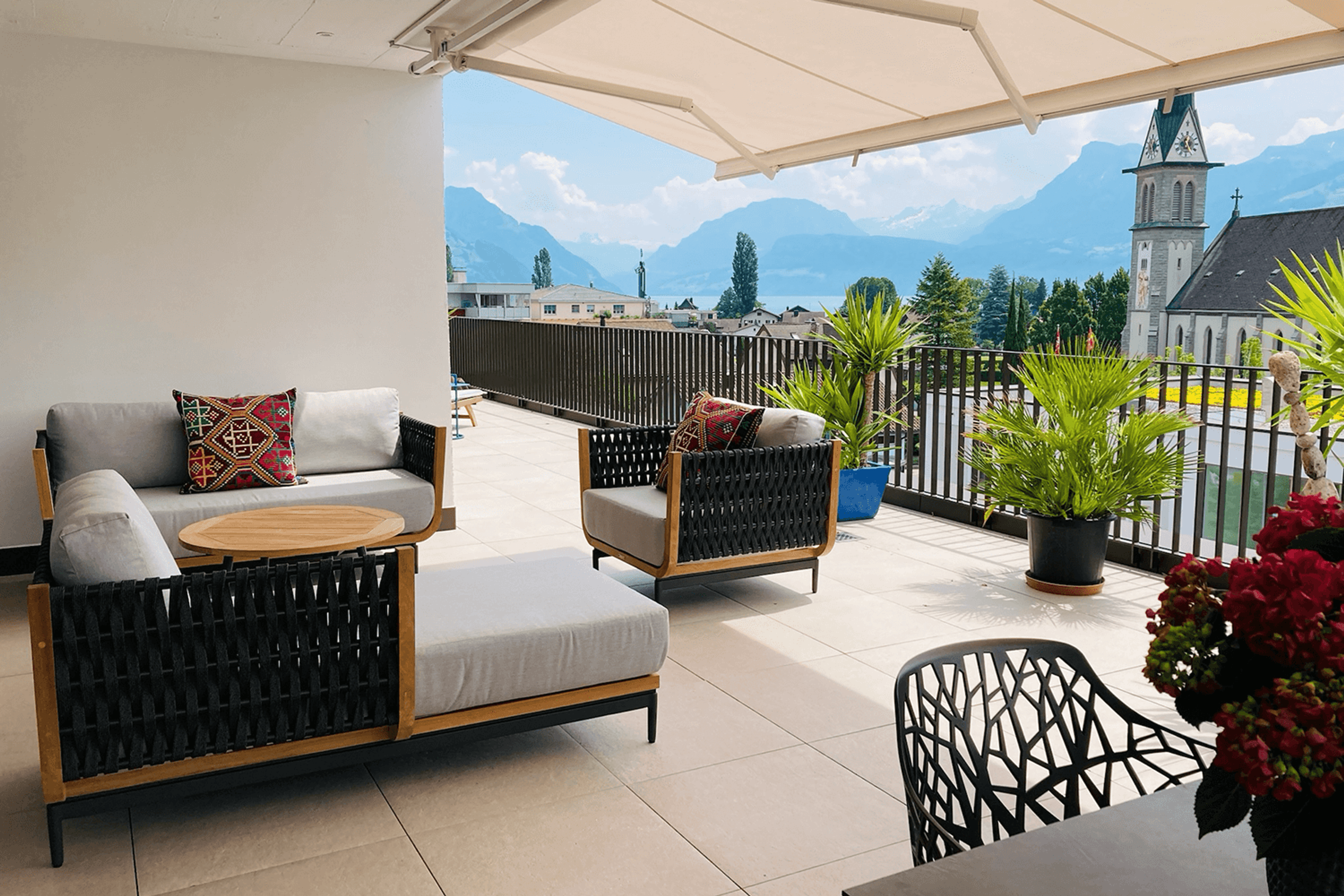 5.5-Zi. Attika mit 112 m² Süd-Terrasse in Ennetbürgen mieten - 2