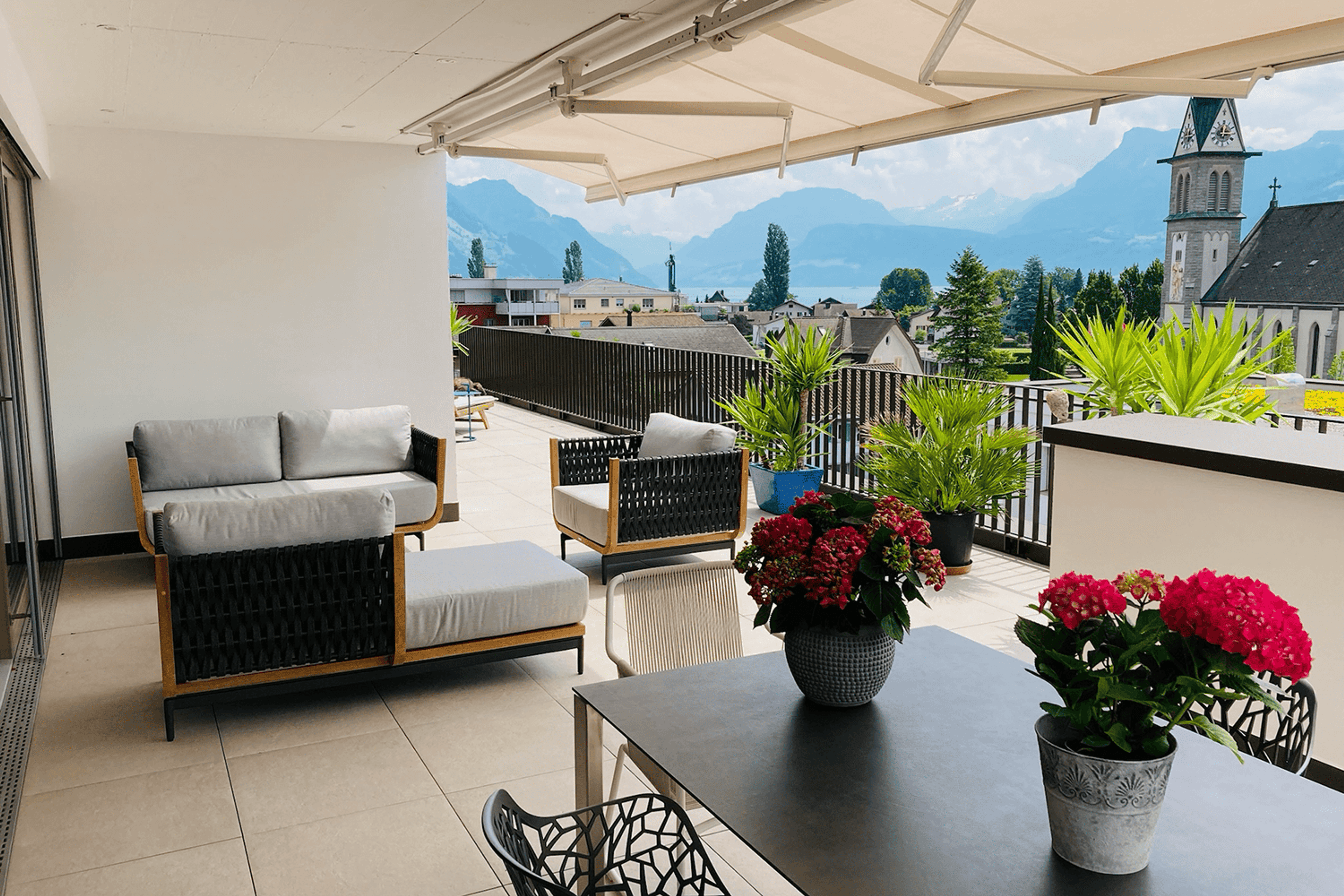 5.5-Zi. Attika mit 112 m² Süd-Terrasse in Ennetbürgen mieten - 5