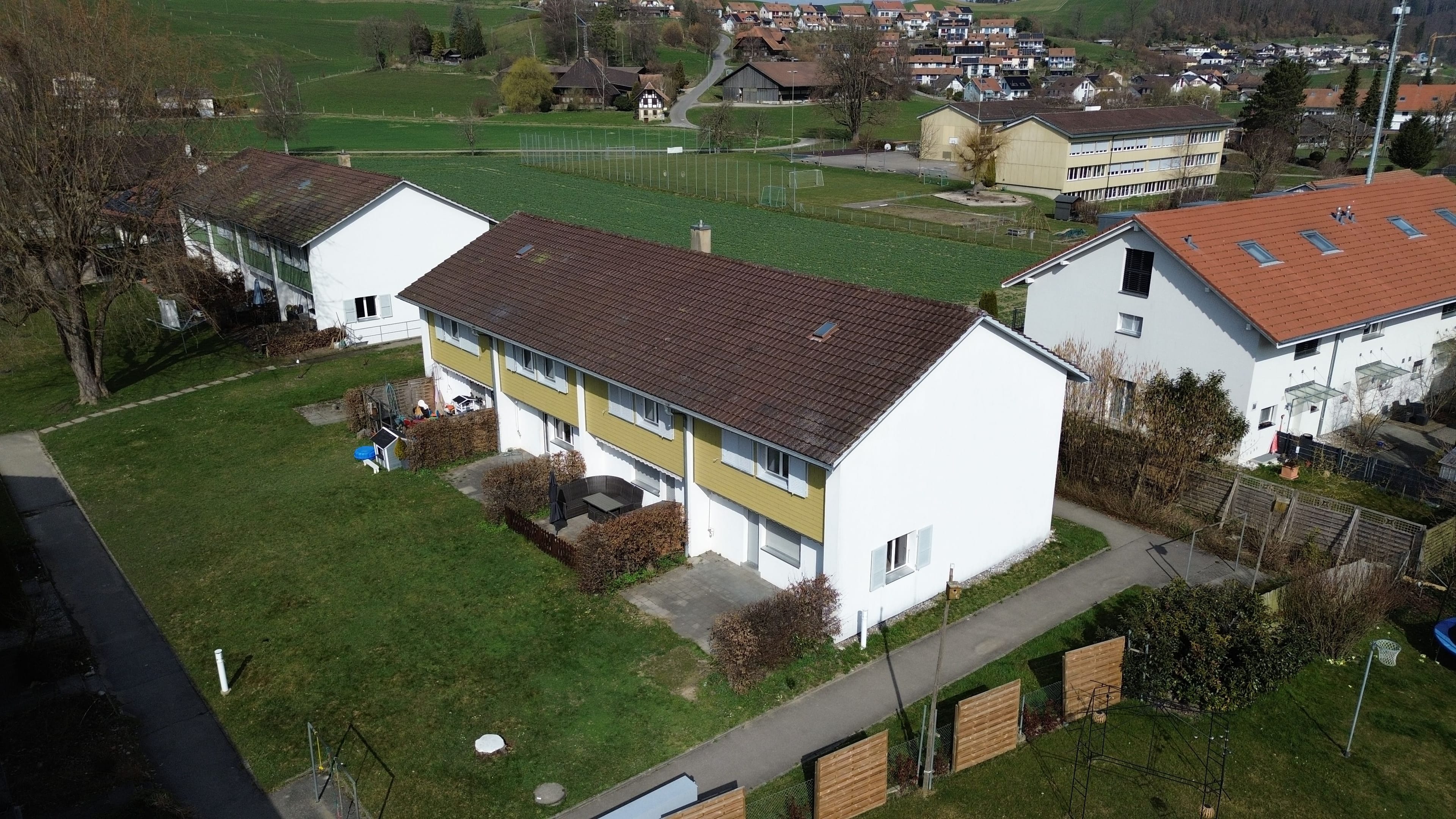 Frisch saniert – 4.5-Zi.-Reihenmittelhaus mit Garten und Terrasse - 12
