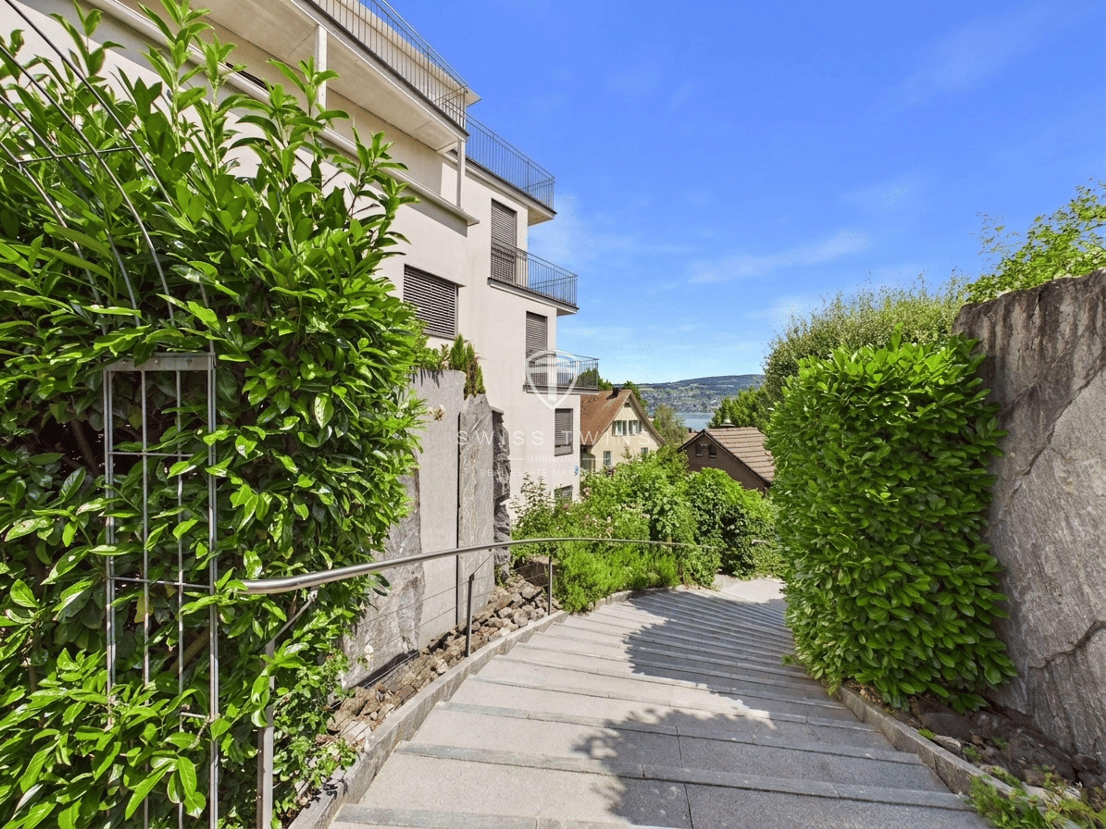 5.5-Zi. Reiheneckhaus mit Weitblick und Terrasse in Horgen - 12