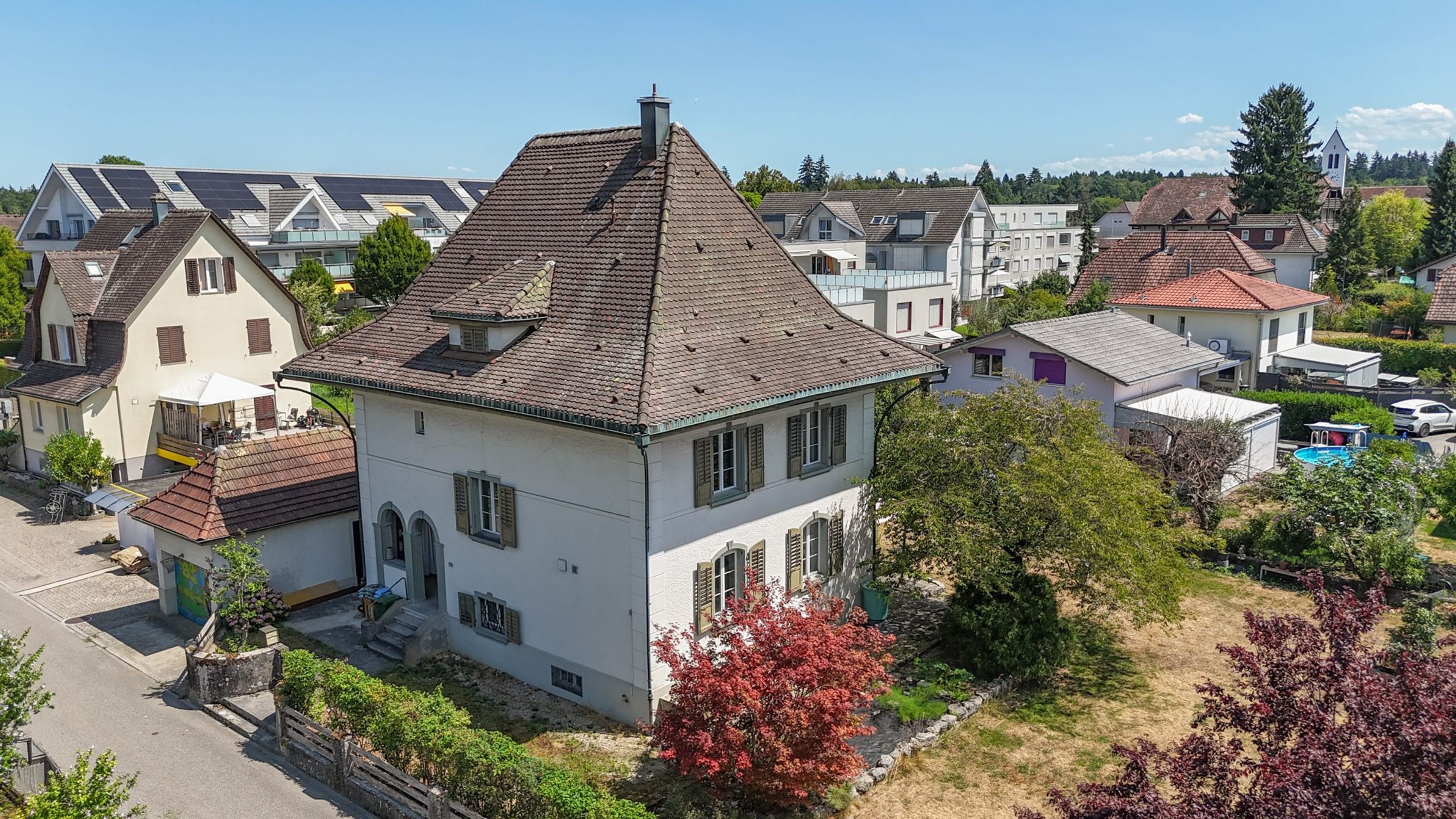 Wohnen mit Charakter – Historisches Einfamilienhaus mit viel Umschwung