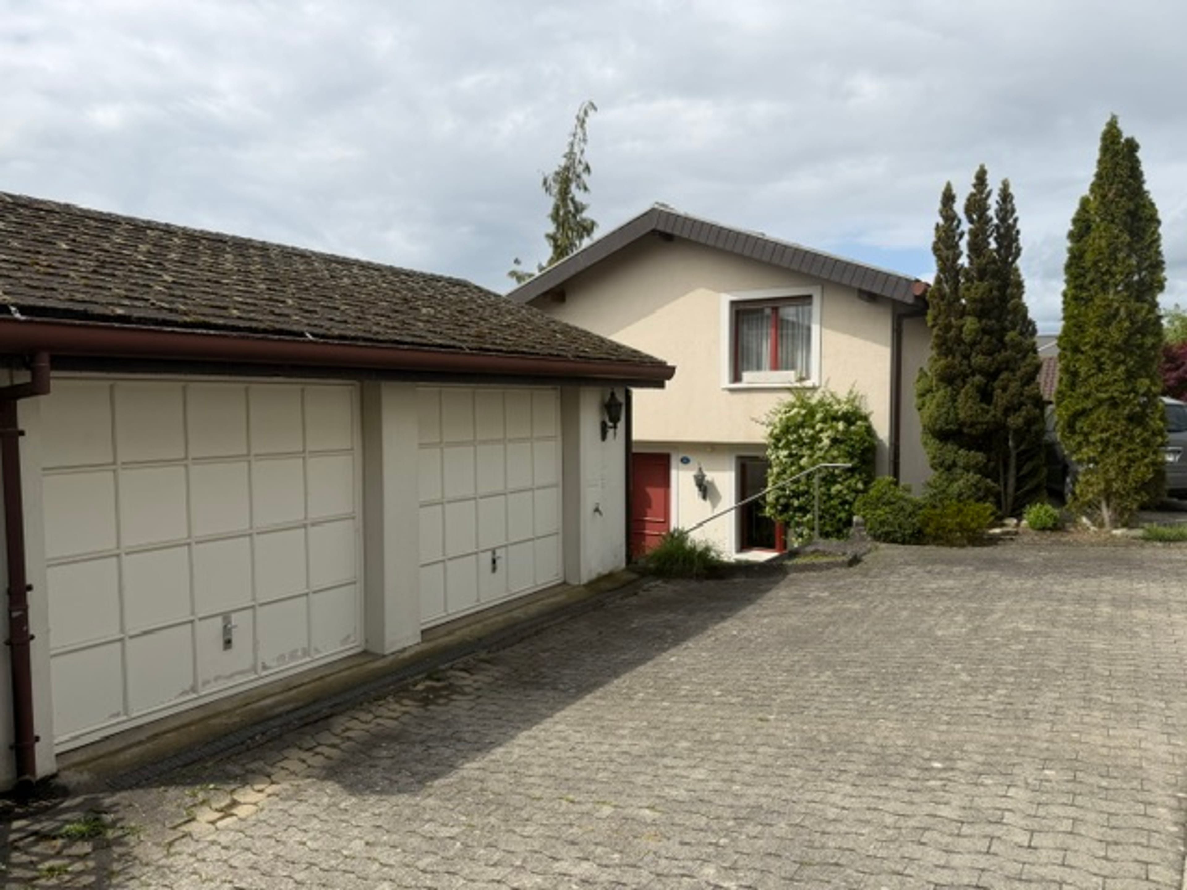 5.5-Zimmer-Einfamilienhaus mit Garten in Müntschemier kaufen - 2