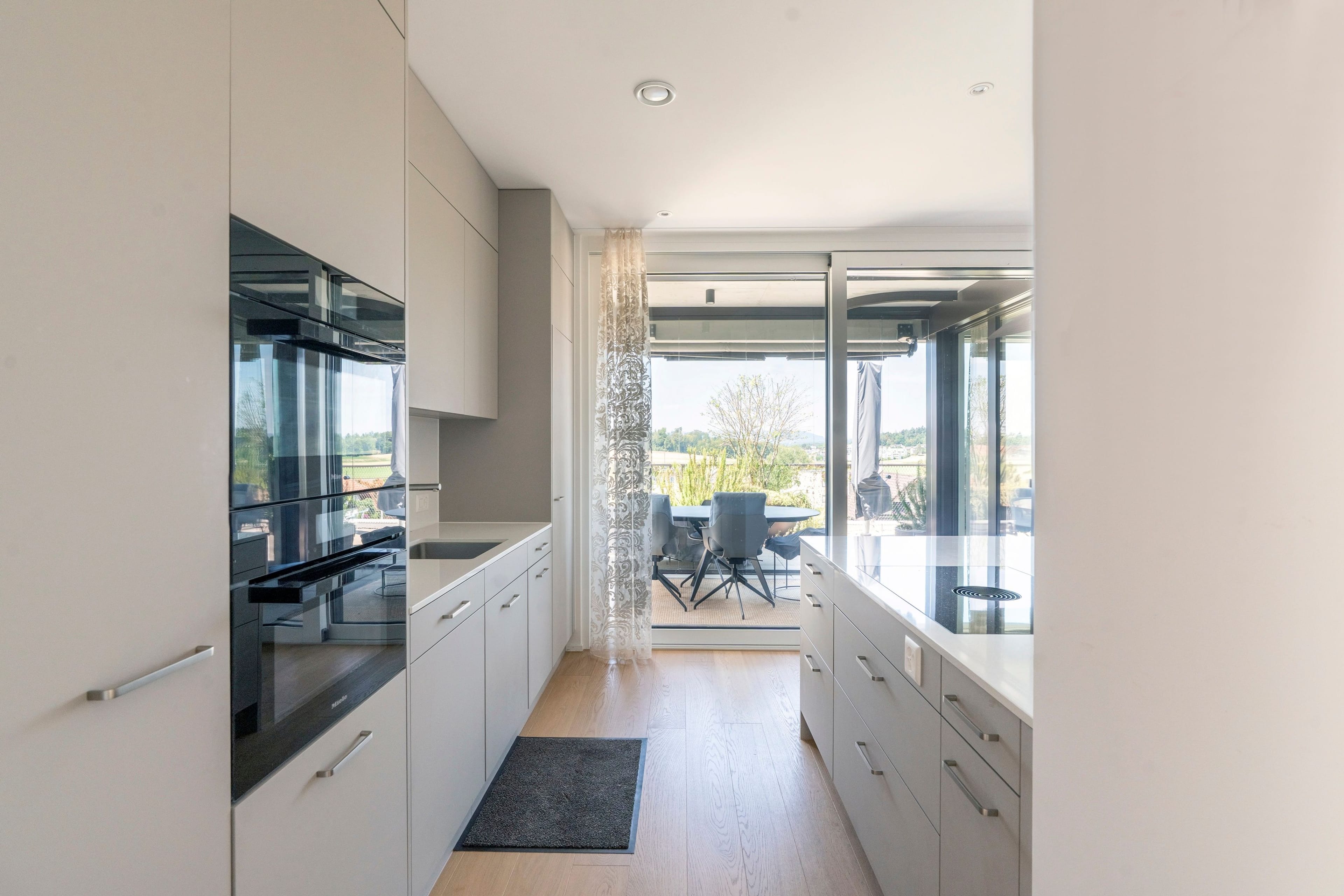 Grosszügige 4.5-Zimmer-Attikawohnung mit Gartenoase und Weitblick - 4