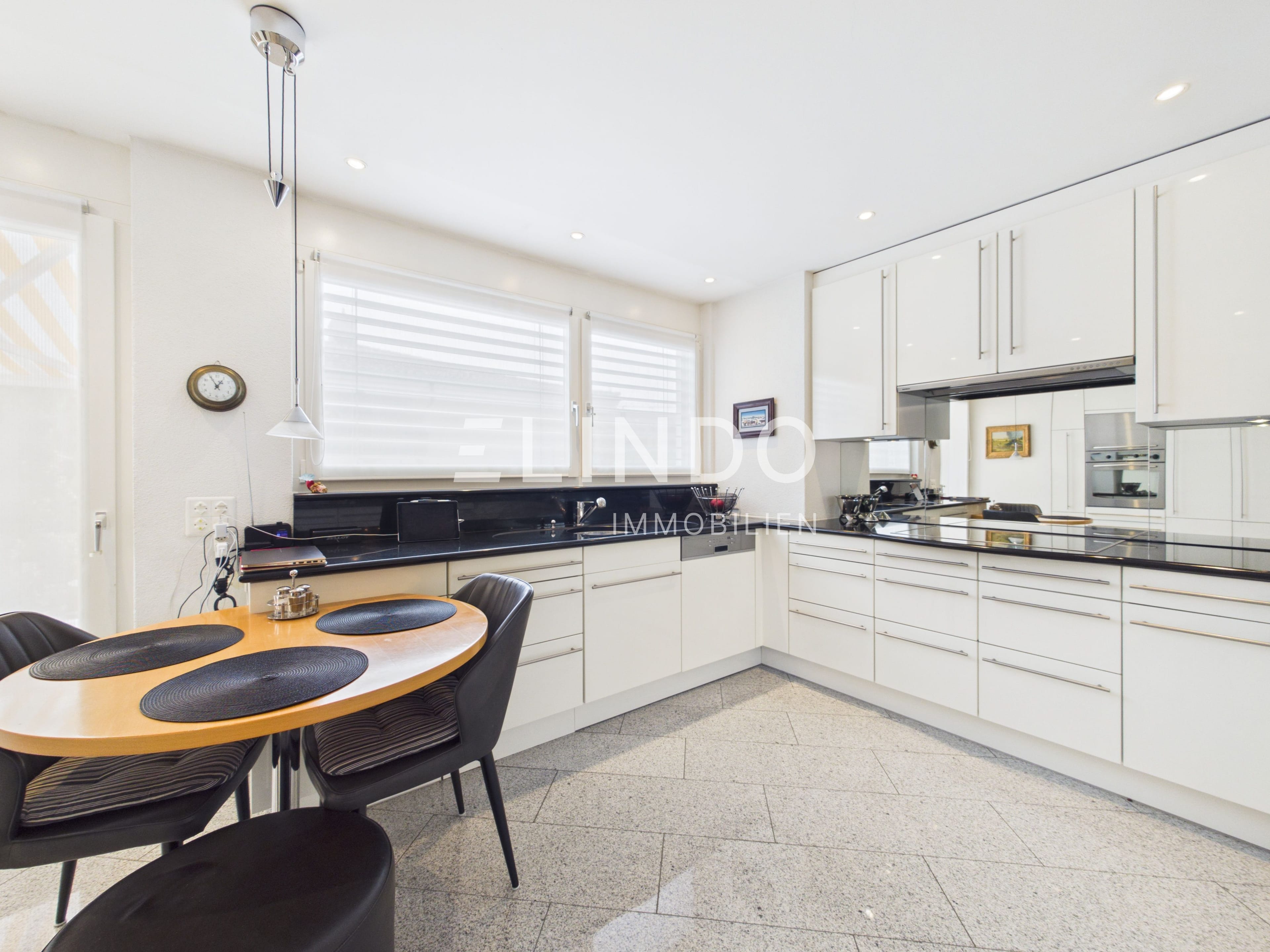 Grosszügige Terrassenwohnung mit Doppelgarage - 5