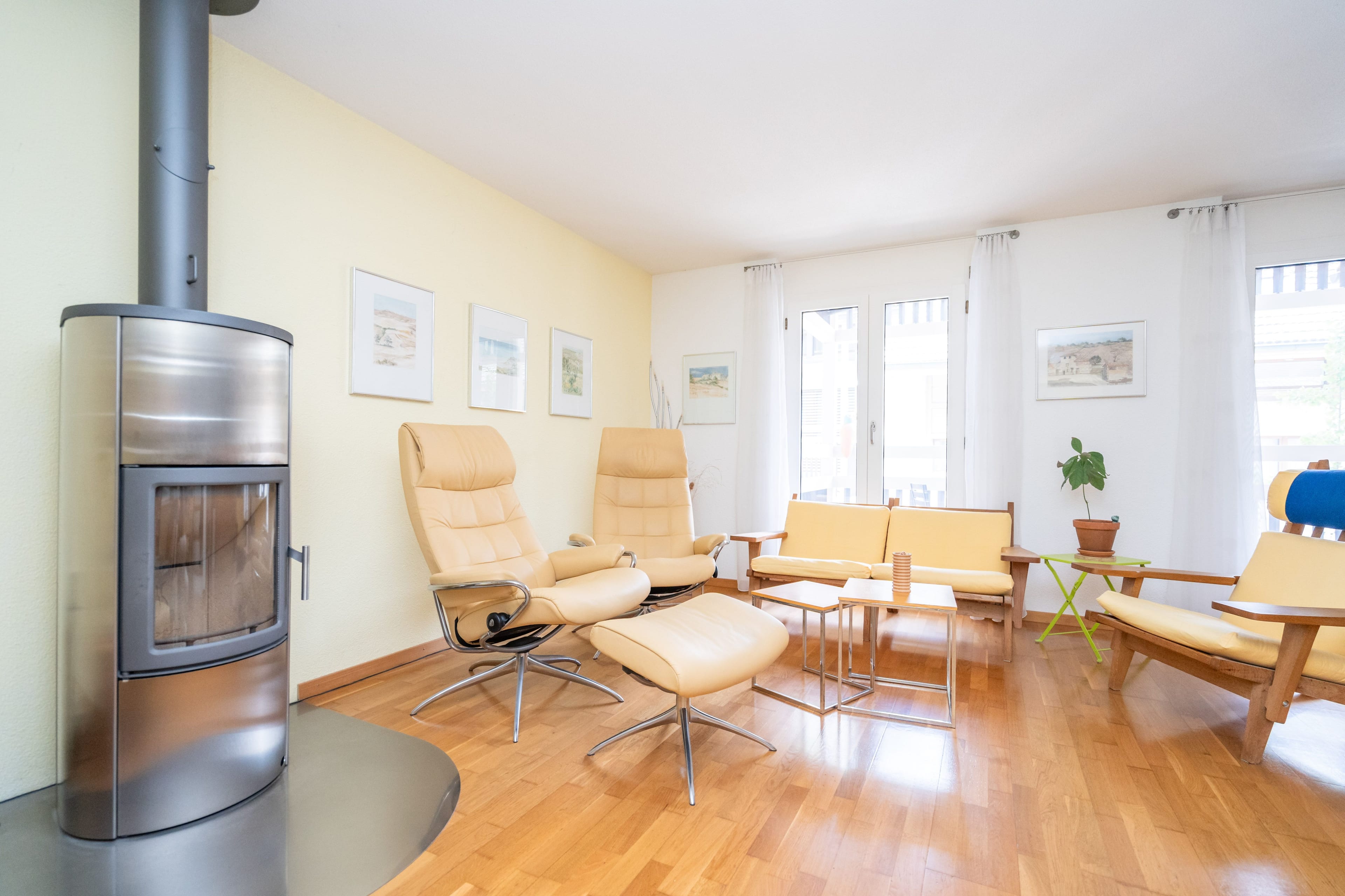 5.5-Zimmer-Reihenhaus mit Aussensitzplätzen, zwei Balkonen und einem Einstellhallenplatz - 5