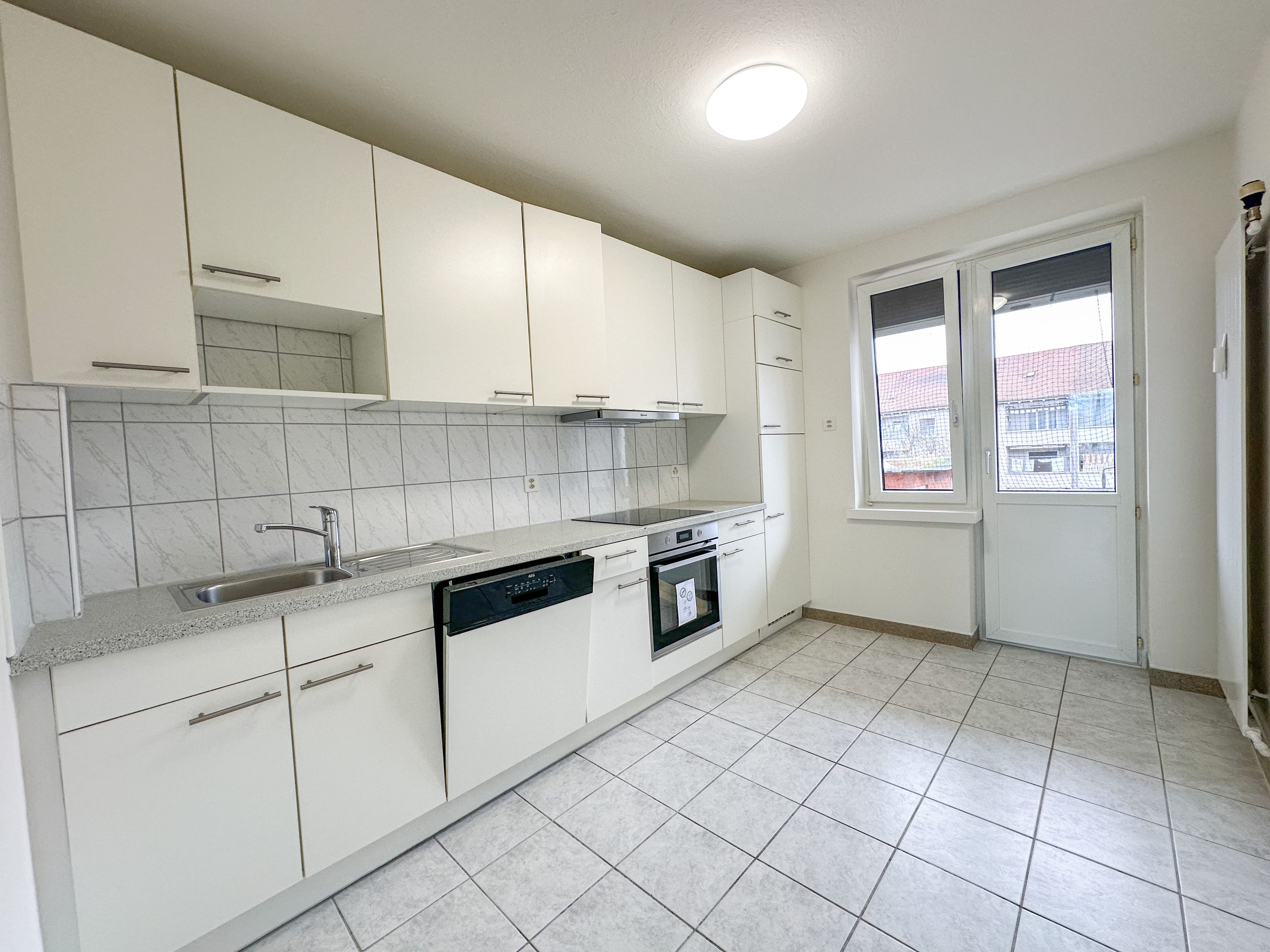 Helle 3-Zimmer-Dachwohnung mit Balkon nähe Wasgenring zu vermieten - 1