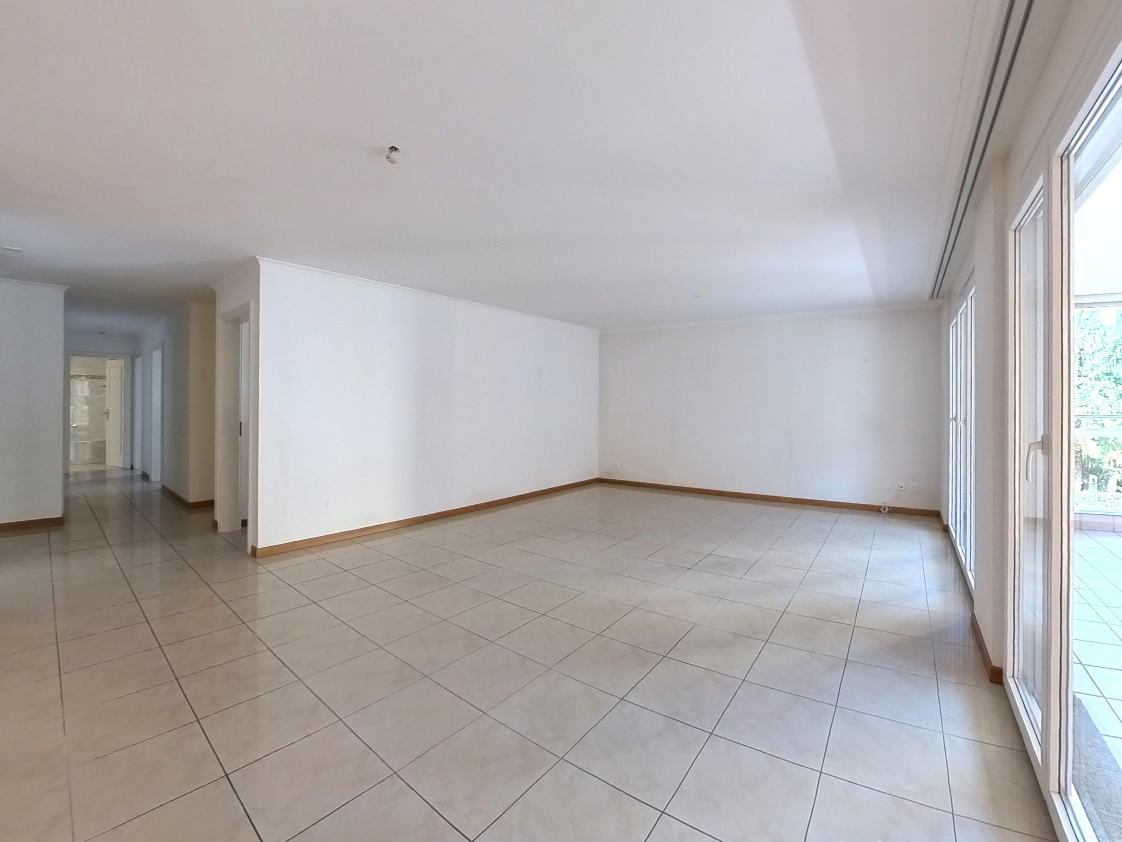 Helle 4.5-Zimmer-Wohnung mit 3 Balkonen, seenah in Locarno - 2