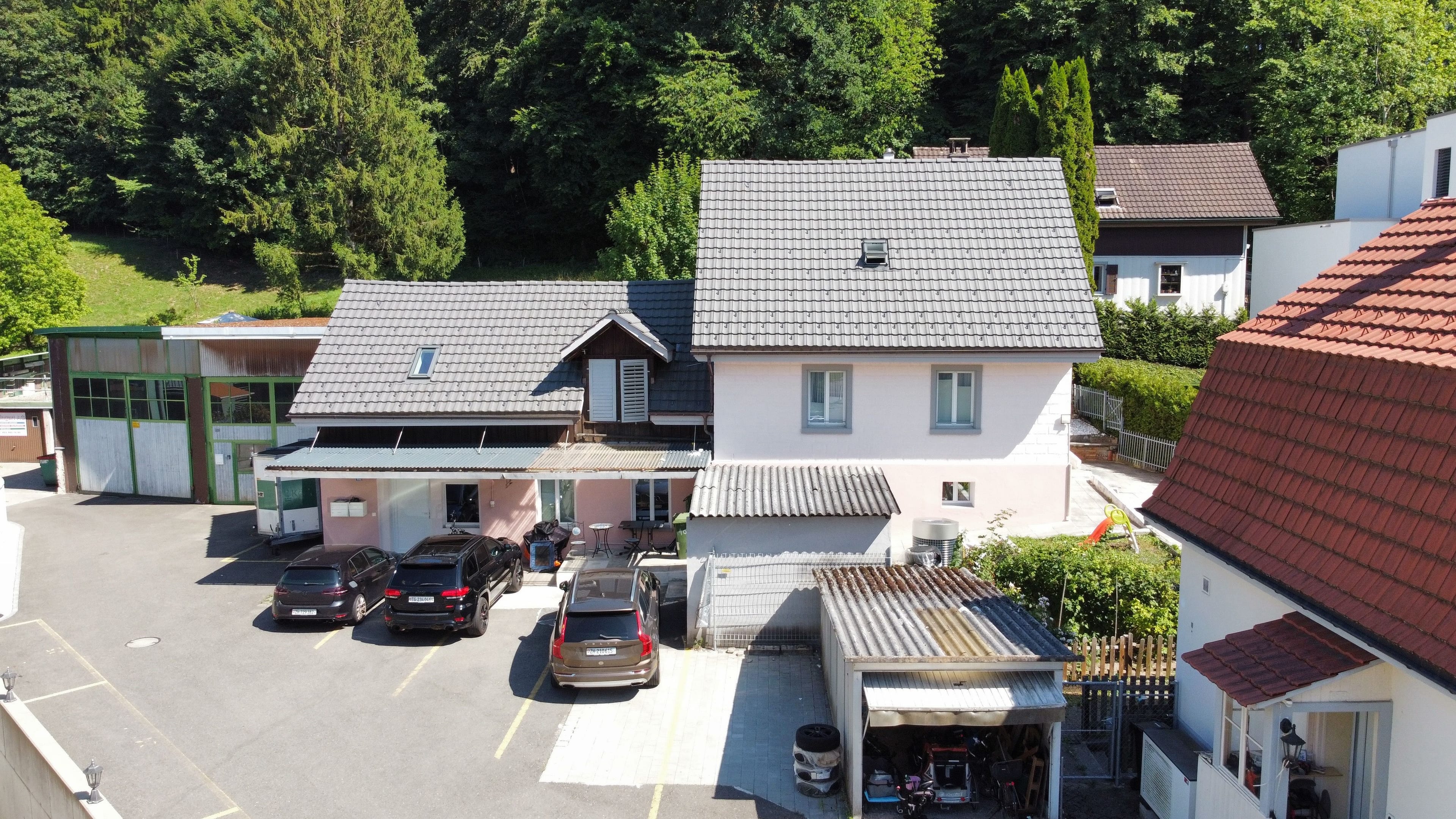 2 Häuser mit 8-Zimmer und grosser Terrasse in Kollbrunn zu verkaufen