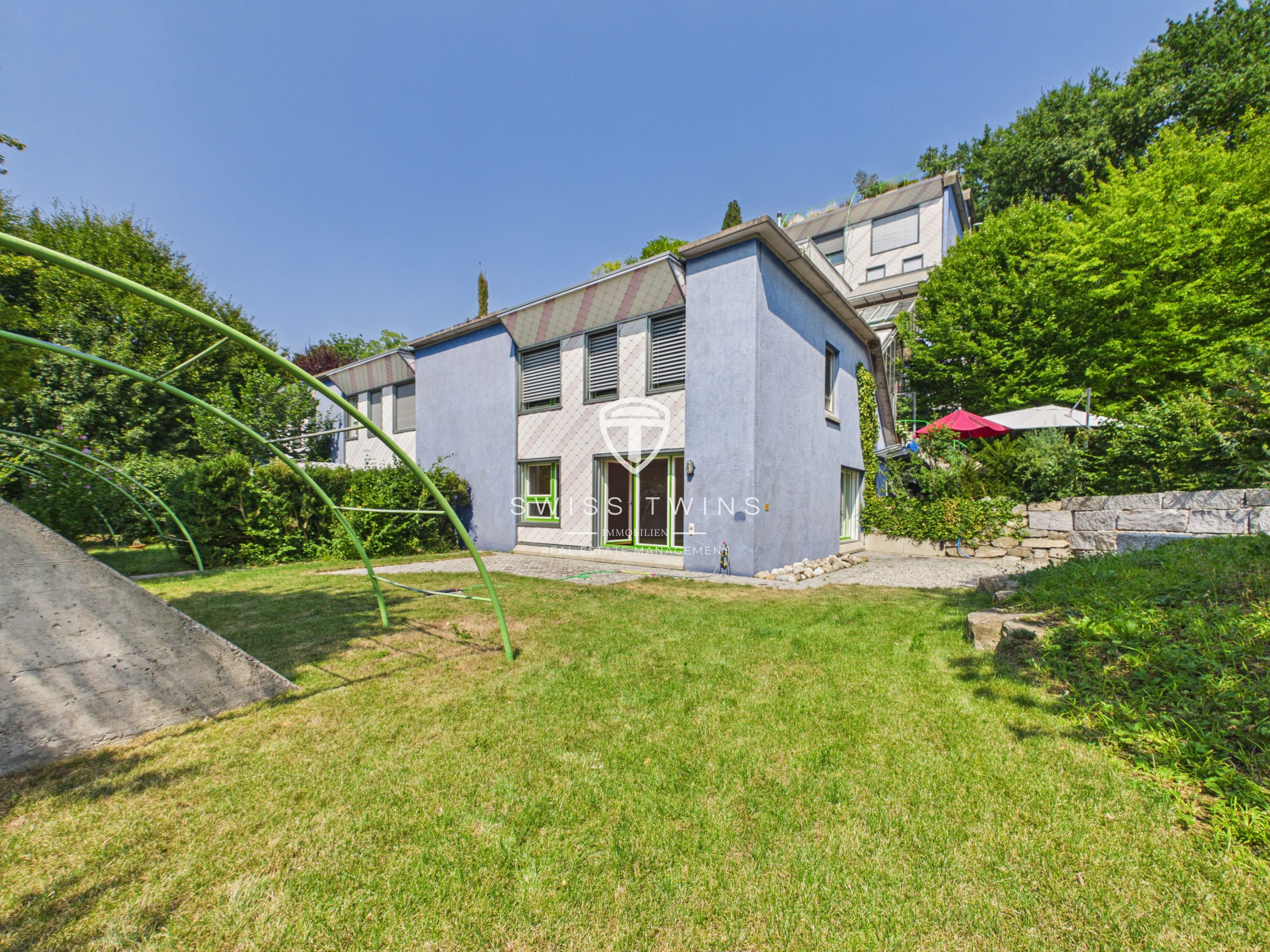 2.5-Zimmer-Gartenwohnung mit 150 m² Garten, Adliswil 