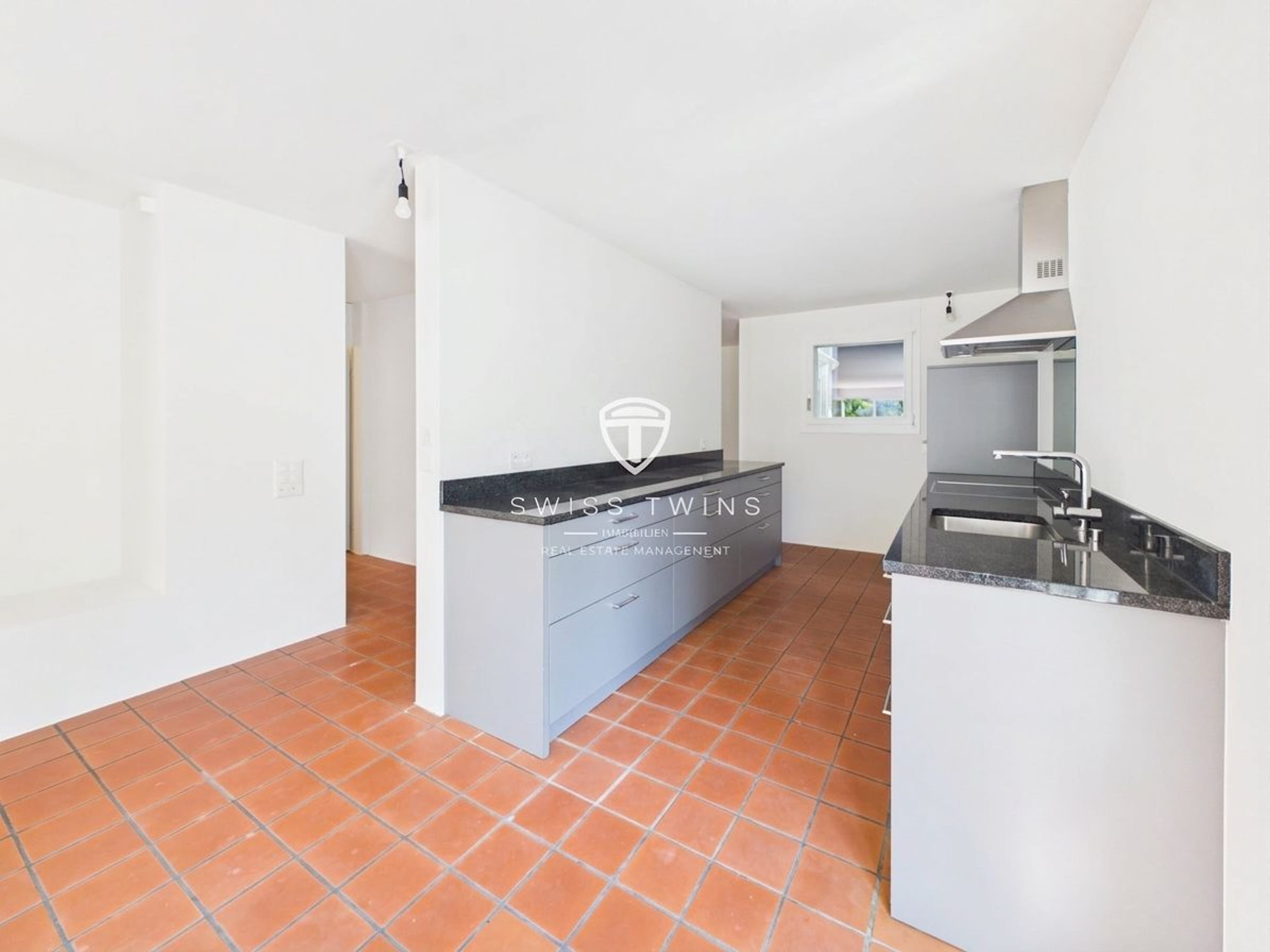 2.5-Zimmer-Gartenwohnung mit 150 m² Garten, Adliswil  - 5