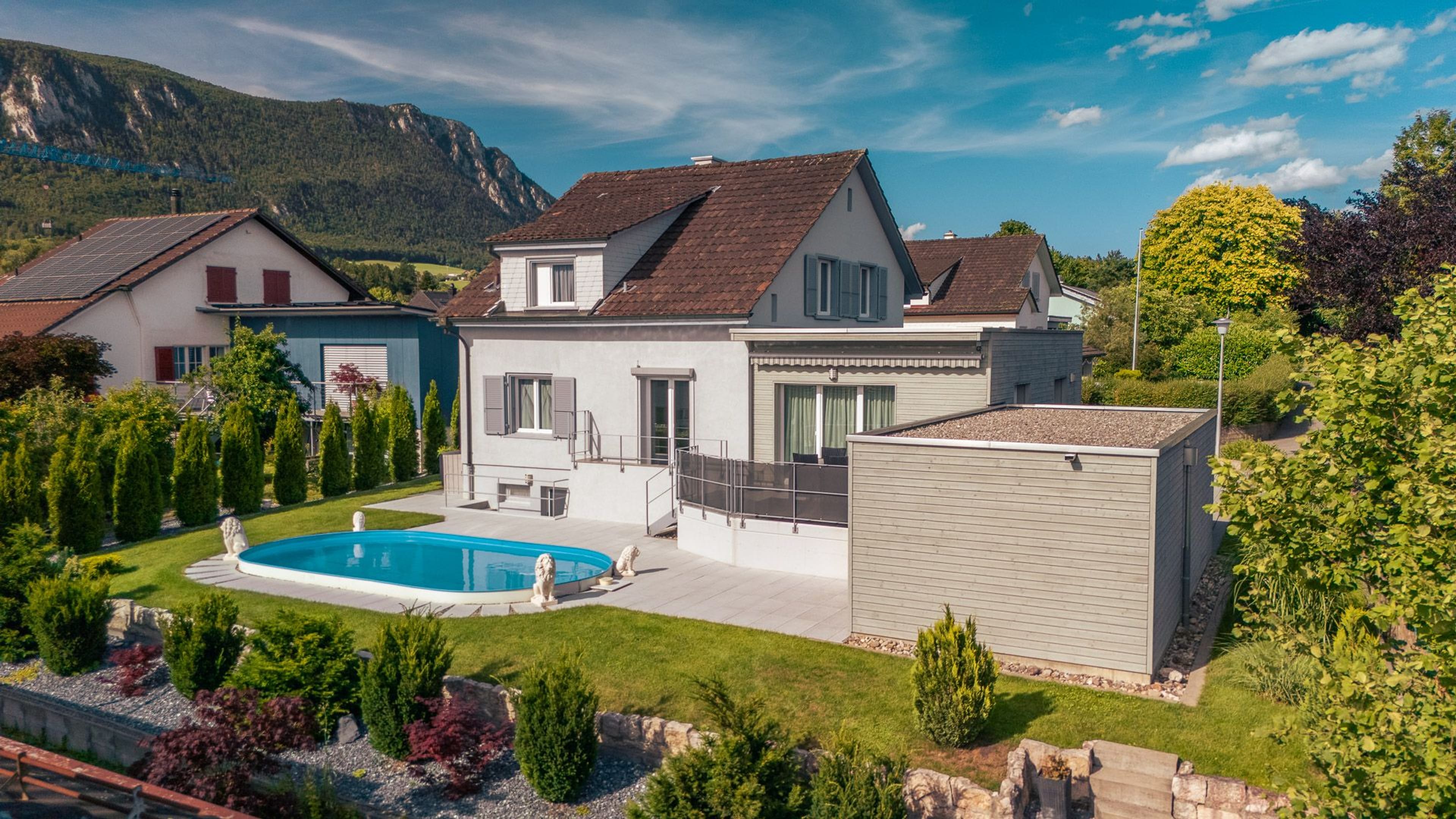 Modernisiertes 5-Zimmer-EFH mit Pool in Langendorf kaufen - 1