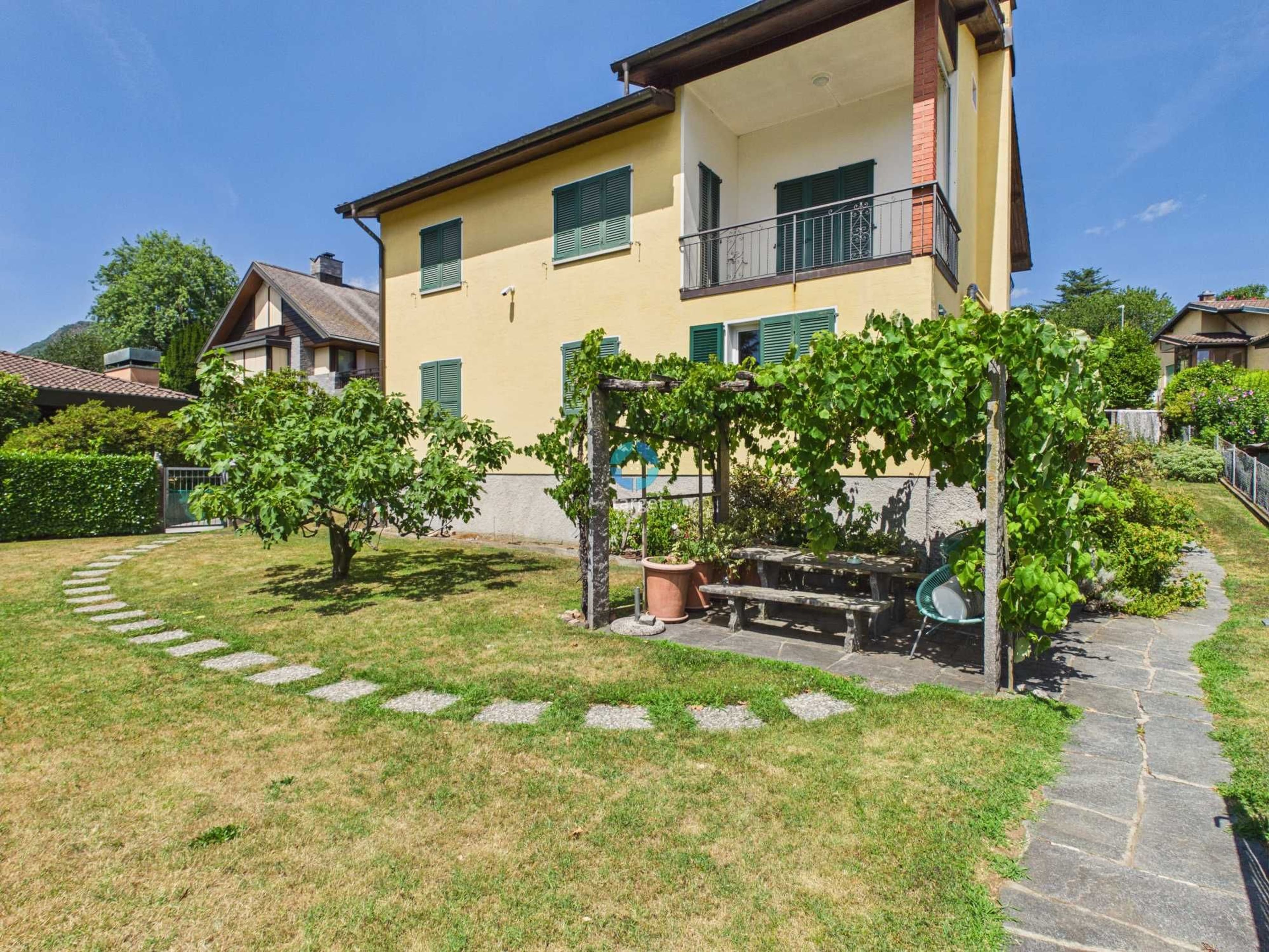 Casa bifamiliare 9 locali con giardino a Ponte Capriasca