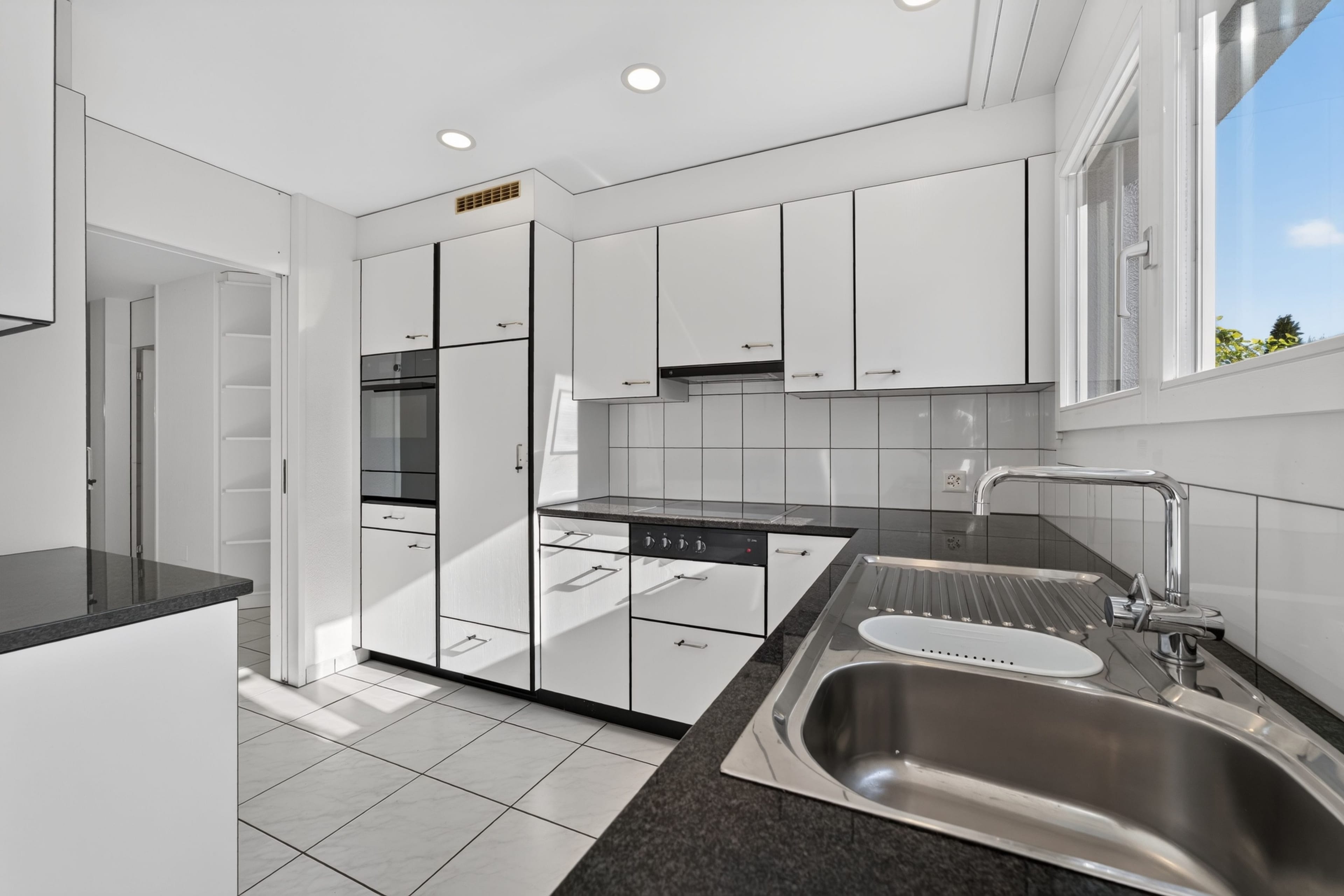 Wohnen wie im Einfamilienhaus – exklusive 5.5-Zimmer-Garten-Maisonette mit sonnigem Privatgarten - 33