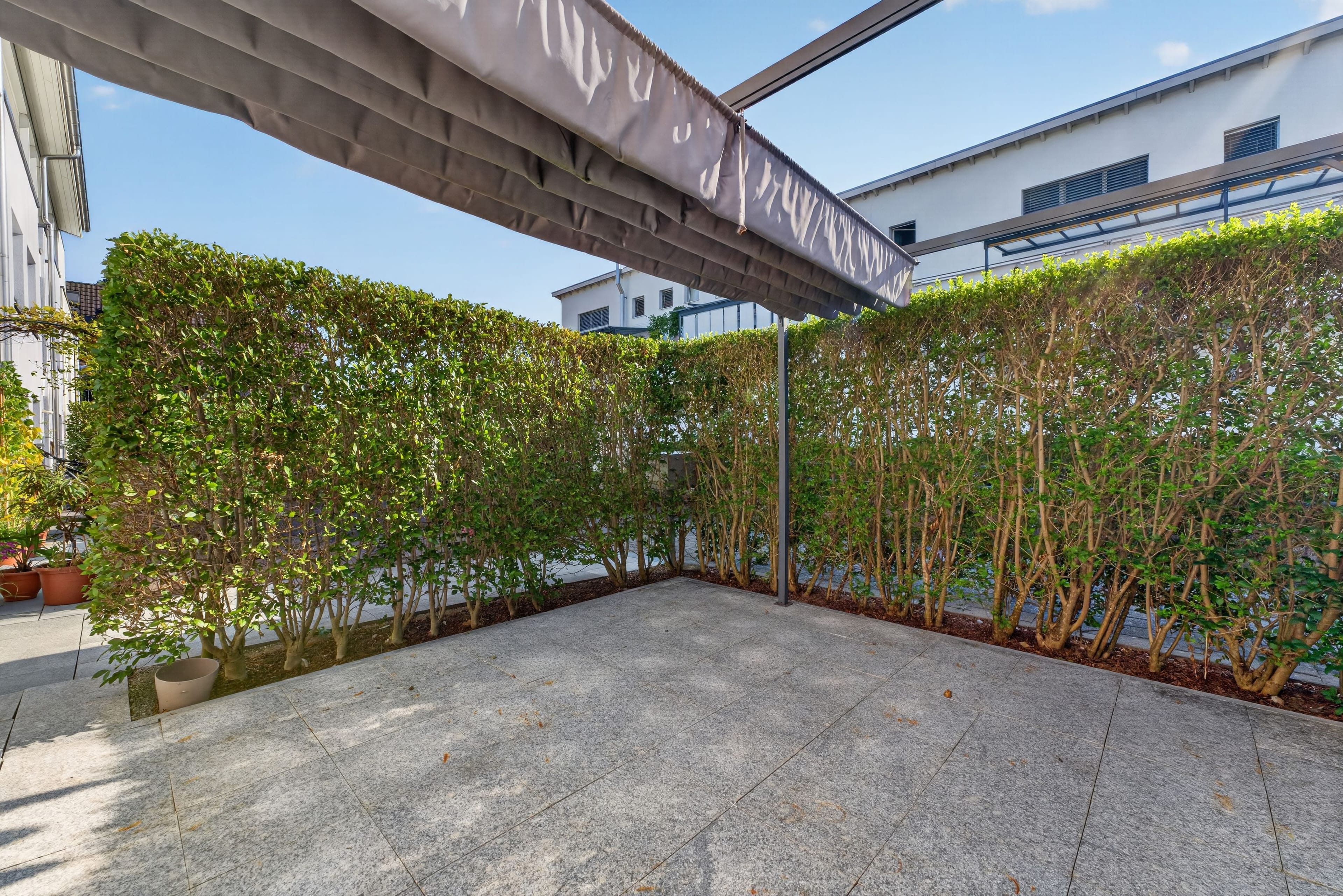Wohnen wie im Einfamilienhaus – exklusive 5.5-Zimmer-Garten-Maisonette mit sonnigem Privatgarten - 44