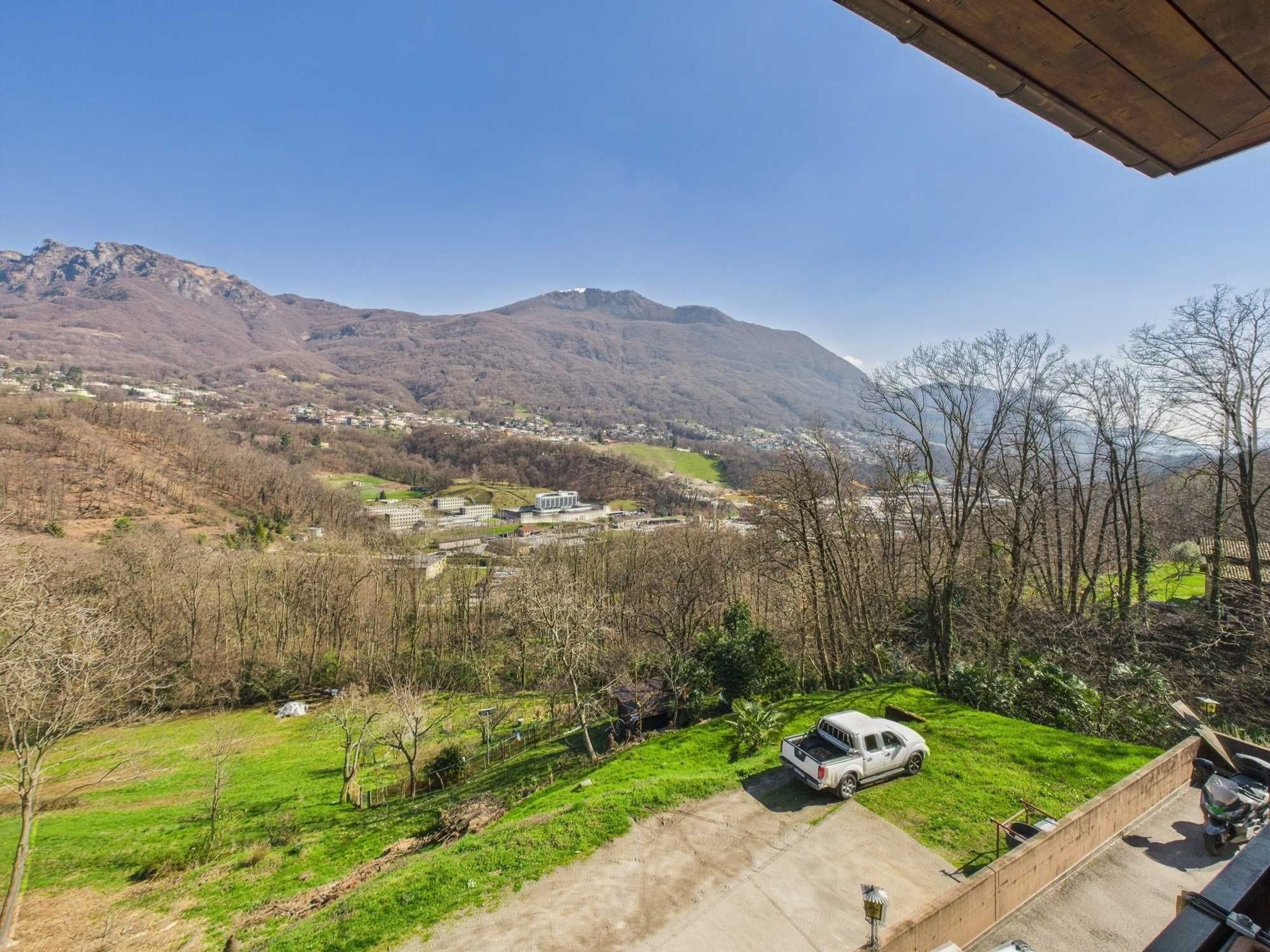 Attico 4.5 locali con vista monti a Lugaggia - 8