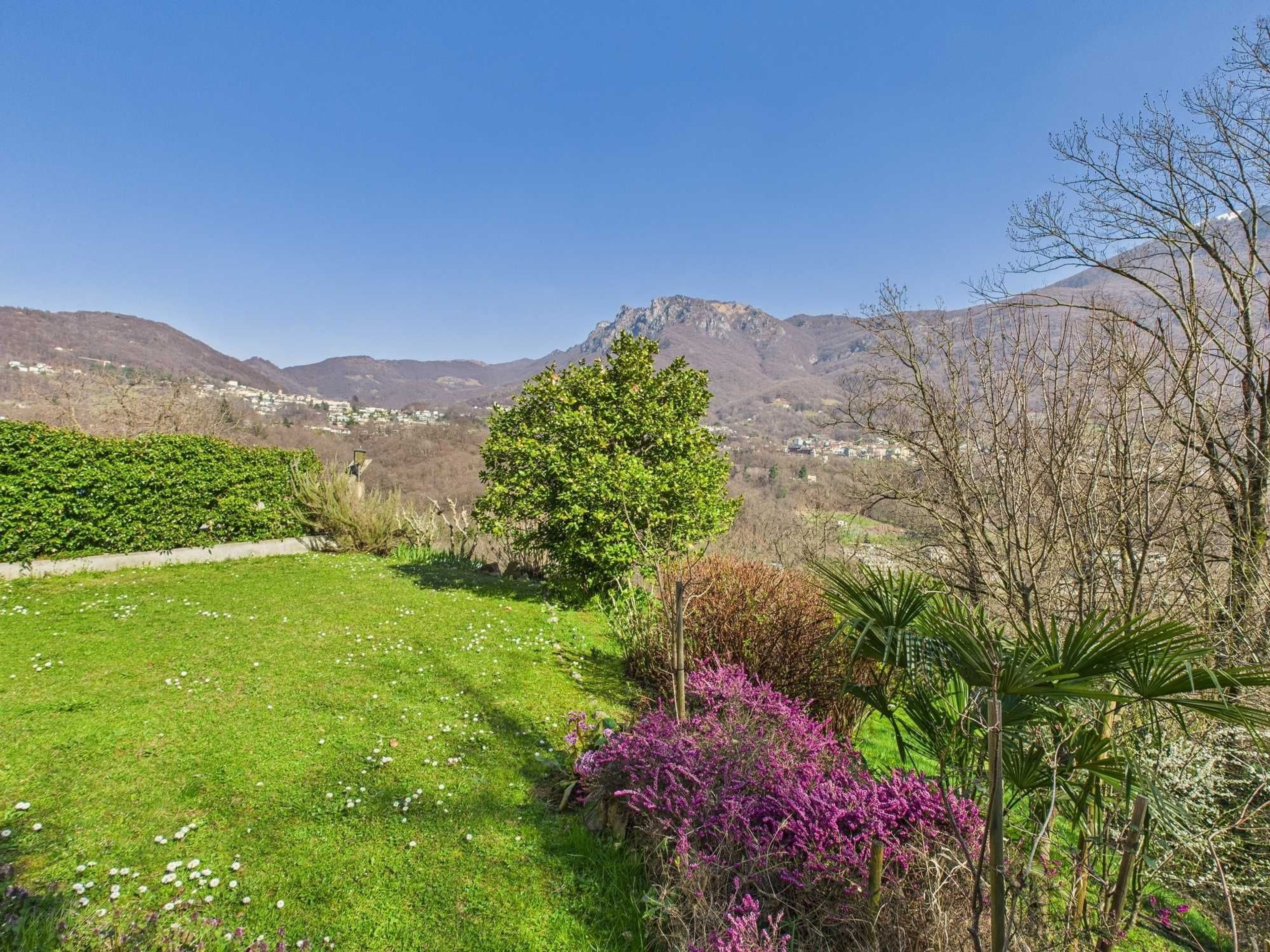 Attico 4.5 locali con vista monti a Lugaggia - 4