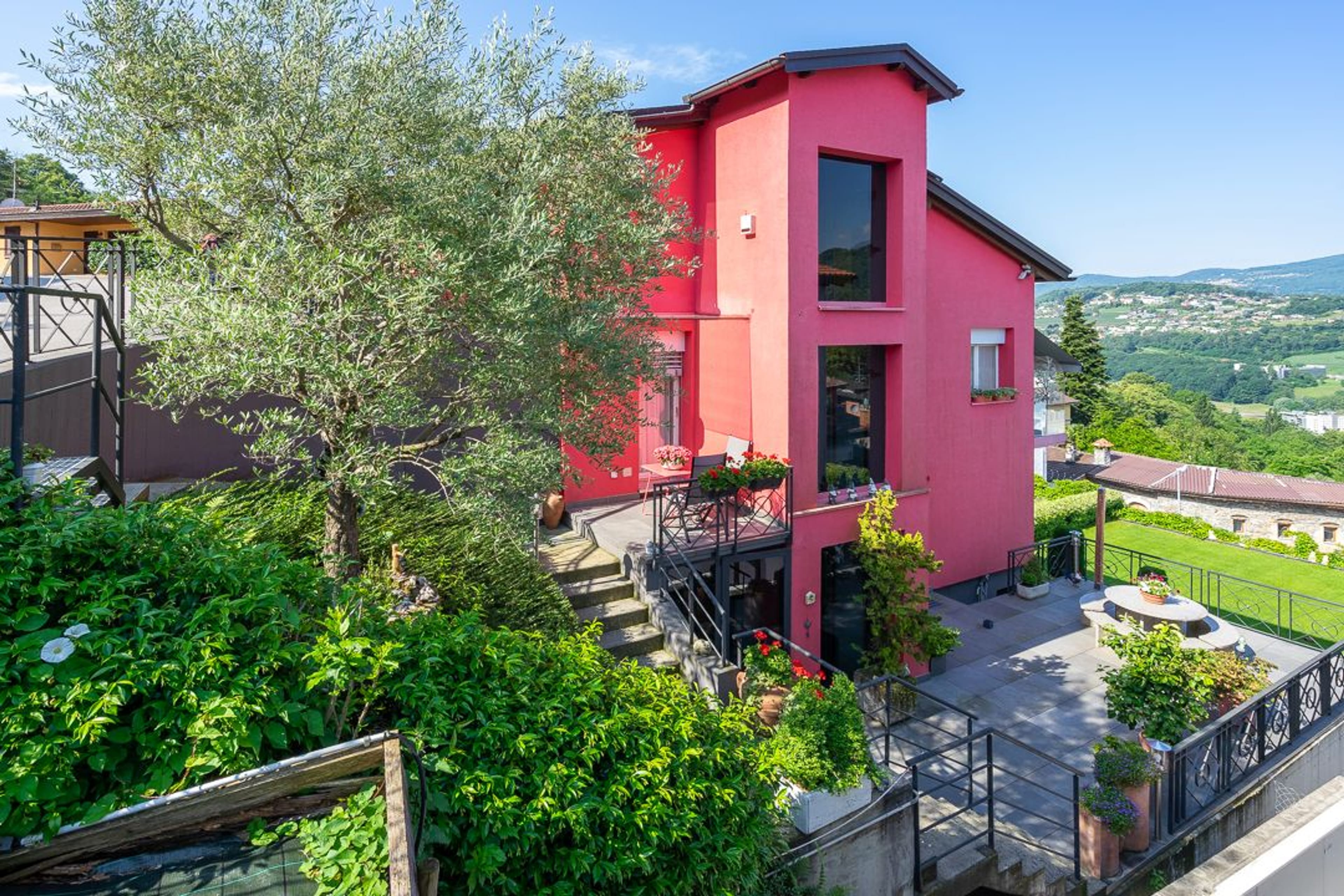 Villa 5.5 locali con vista e giardino a Davesco-Soragno - 1
