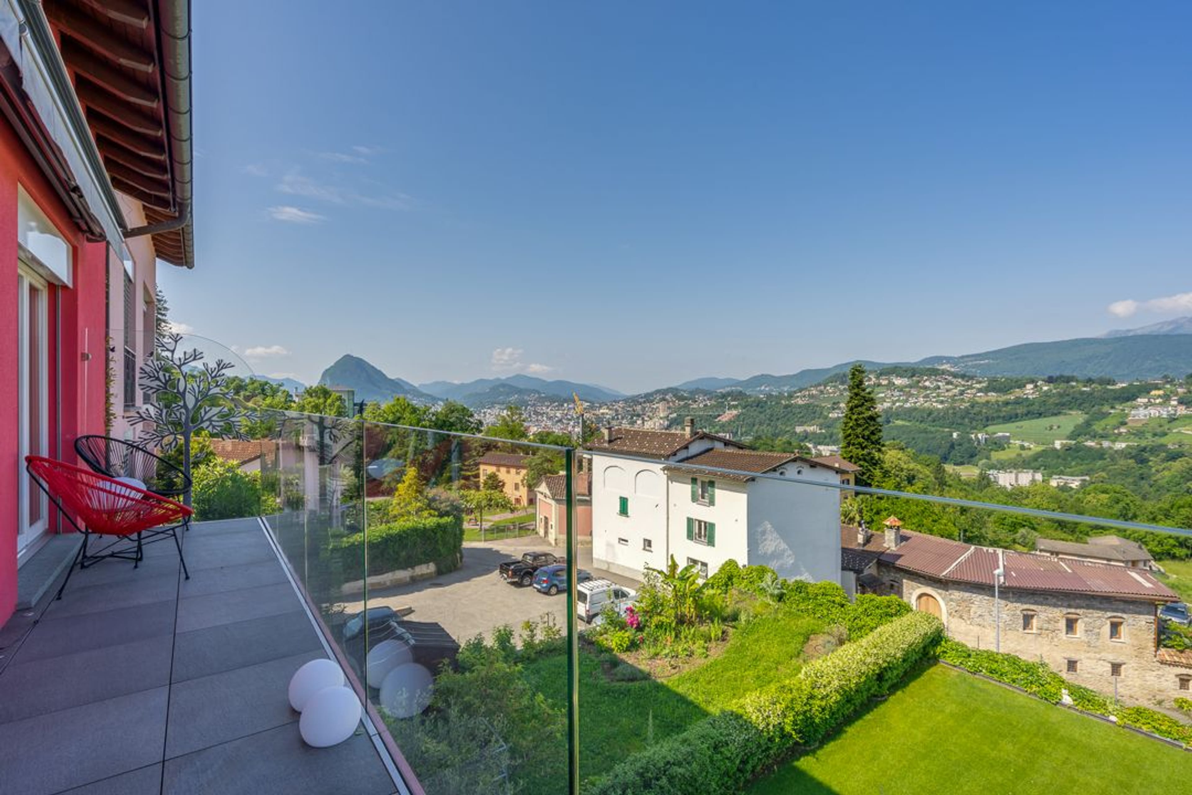 Villa 5.5 locali con vista e giardino a Davesco-Soragno - 1