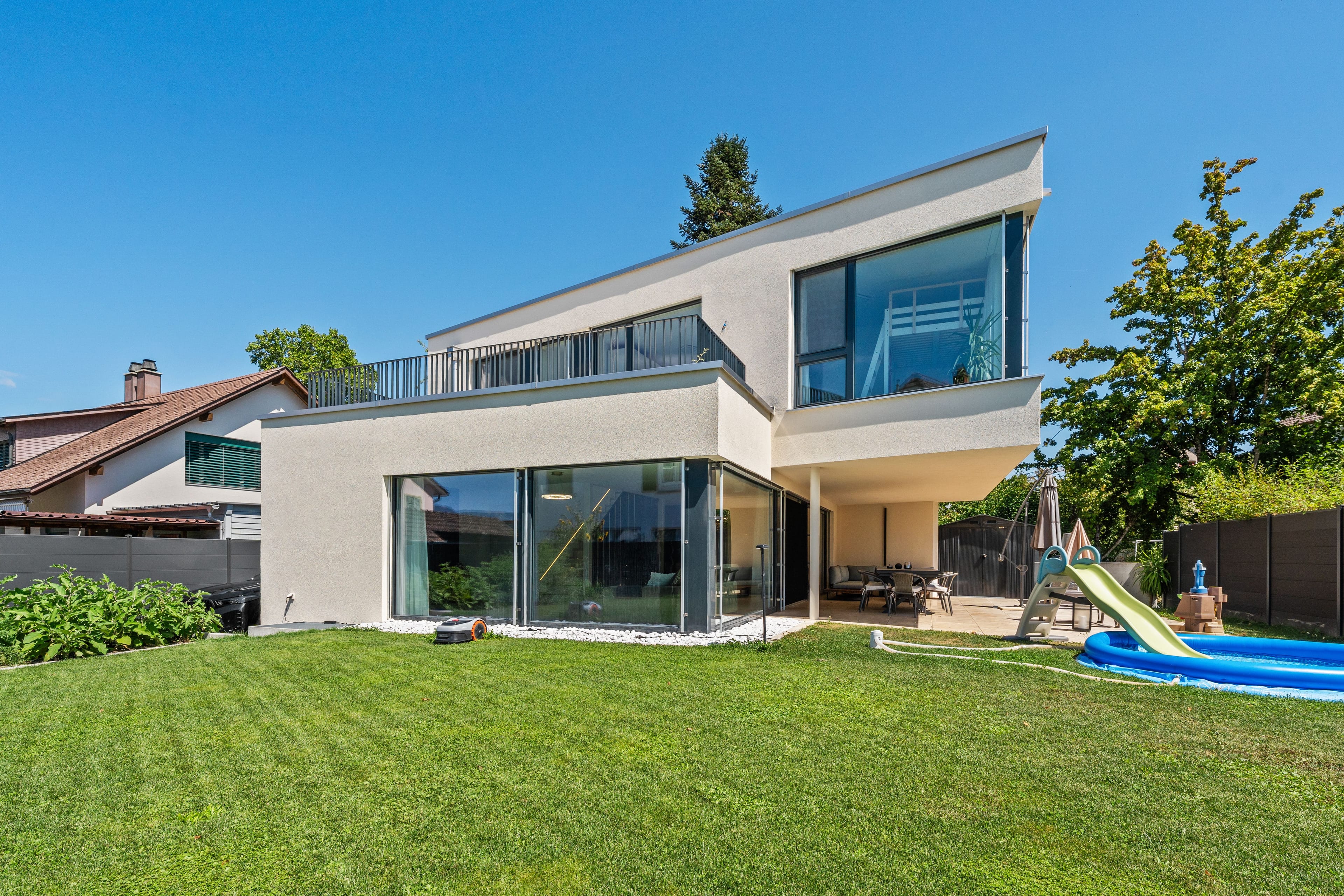 Modernes 6.5-Zimmer-Einfamilienhaus mit Garten in Gerlafingen