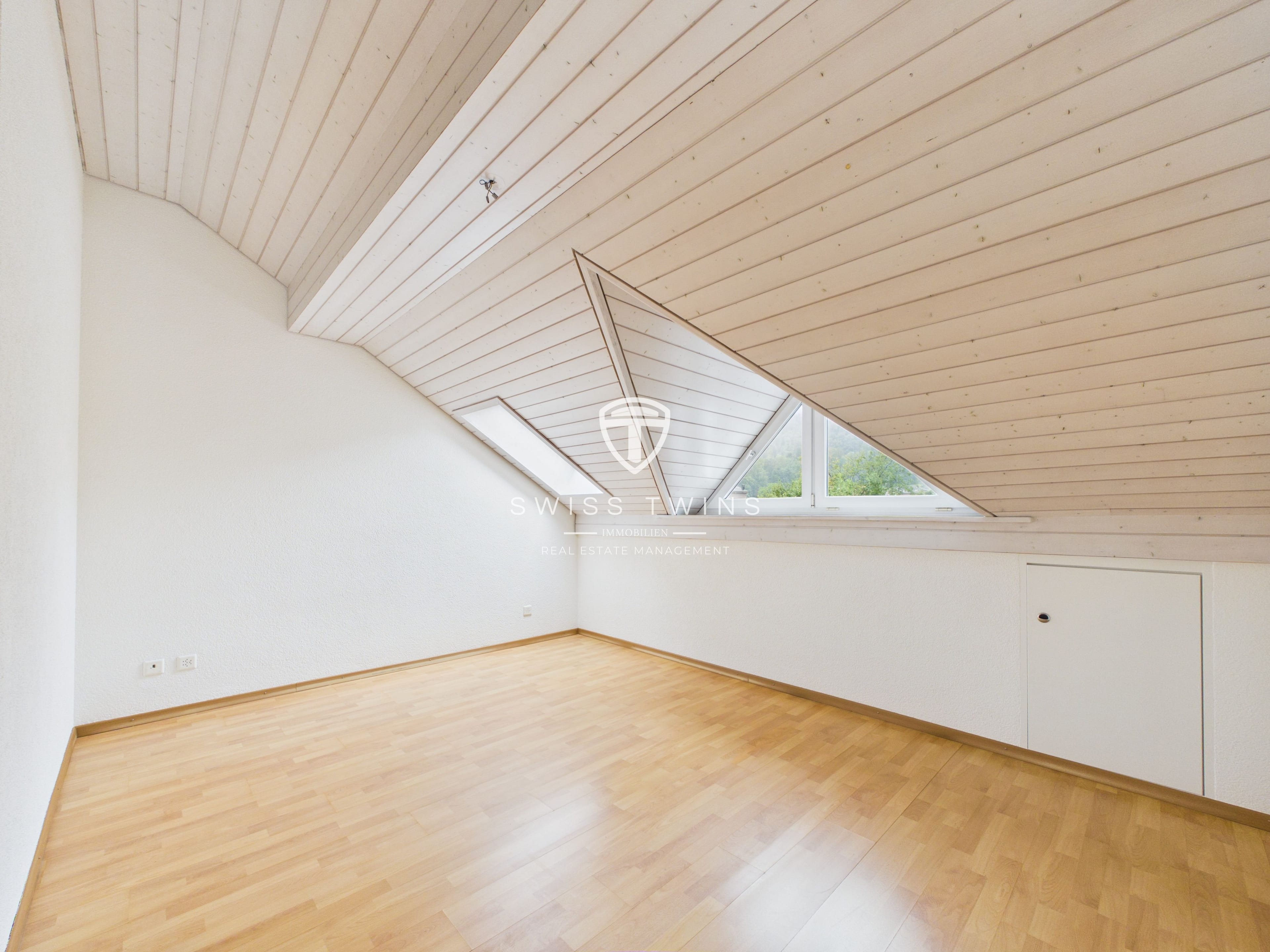 Frisch renovierte 2-Zimmer-Dachwohnung mit Balkon in Buttikon - 6