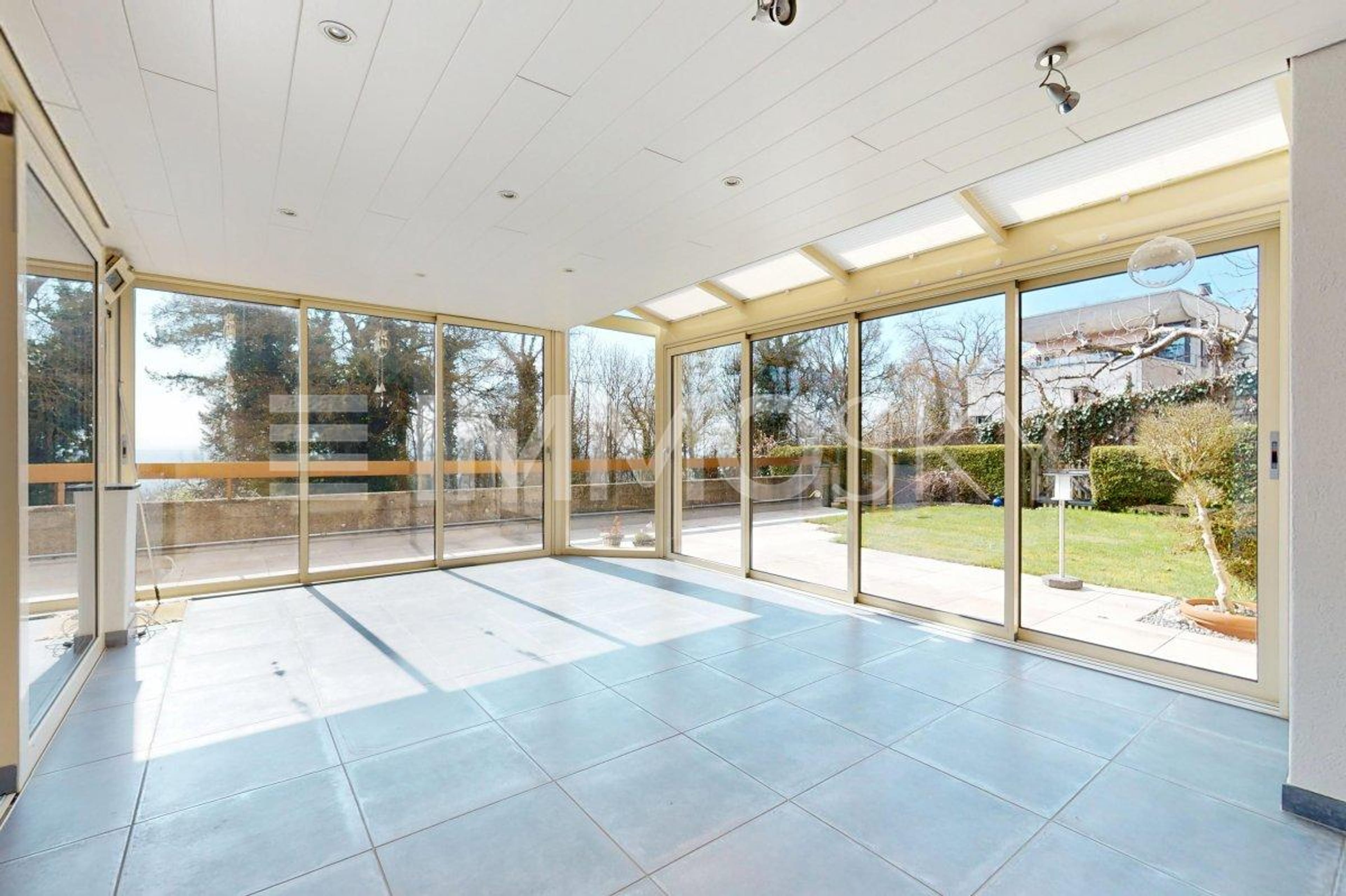 RÉSERVÉ - Superbe rez-de-jardin avec véranda et vue panoramique - Bild 2
