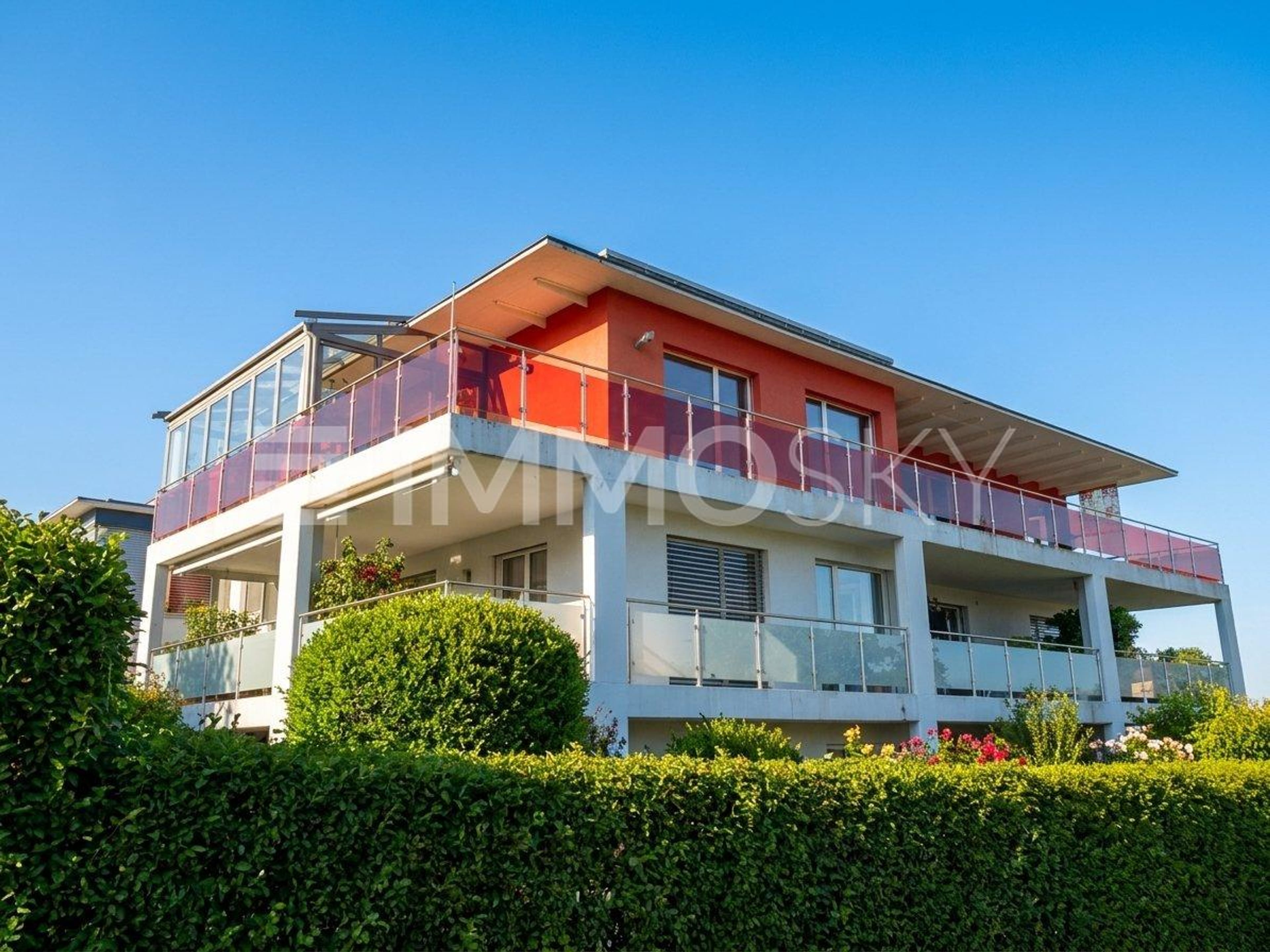 Sonnige Attikawohnung mit spektakulärer Terrasse und Seesicht - Bild 1