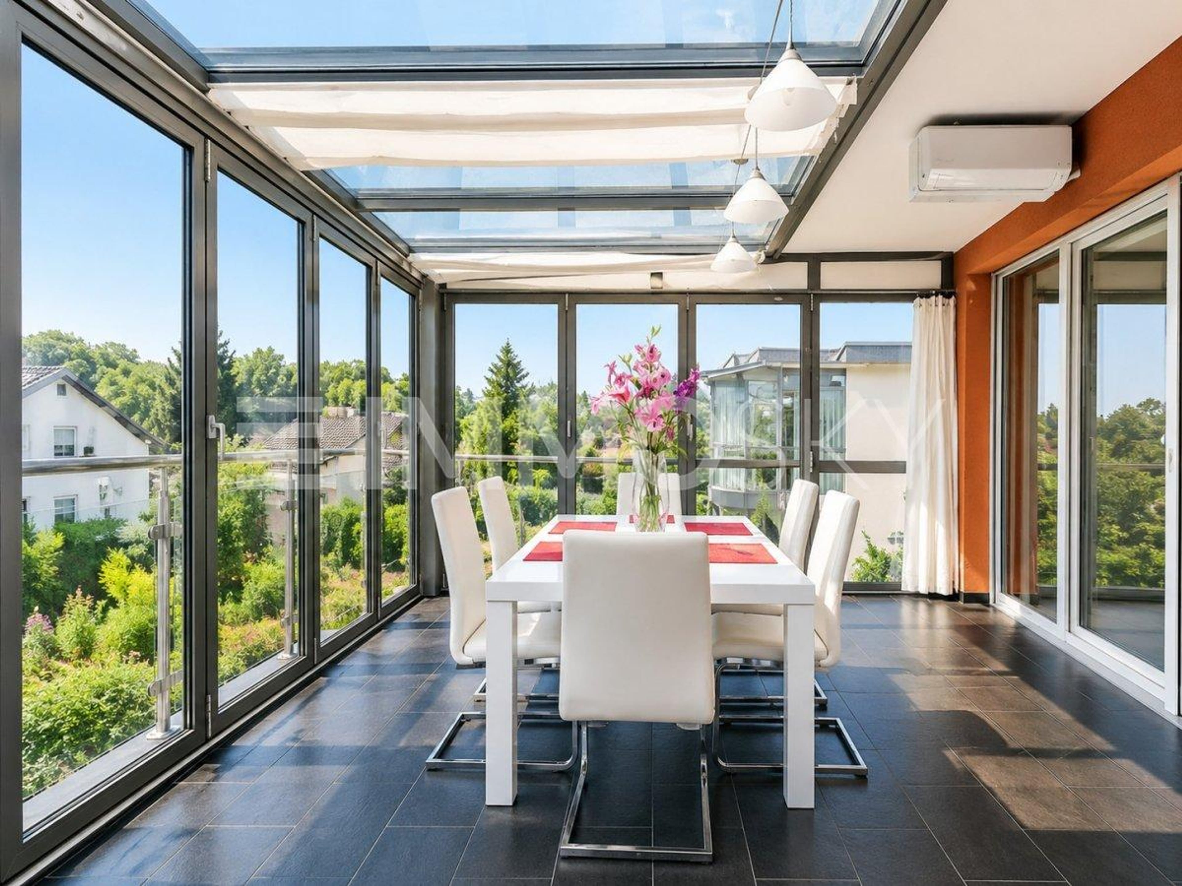 Sonnige Attikawohnung mit spektakulärer Terrasse und Seesicht - Bild 5
