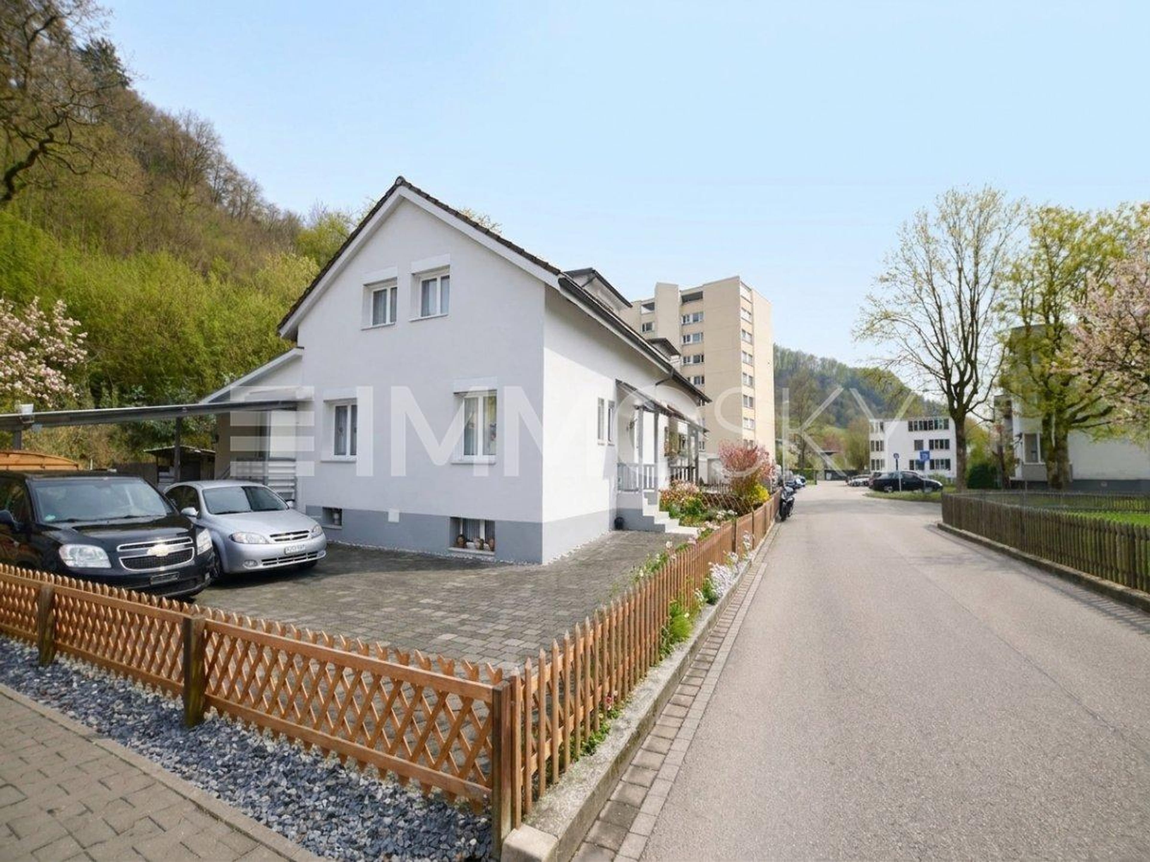 Familienglück mit Privatsphäre und grosszügigem Aussenbereich - Bild 2