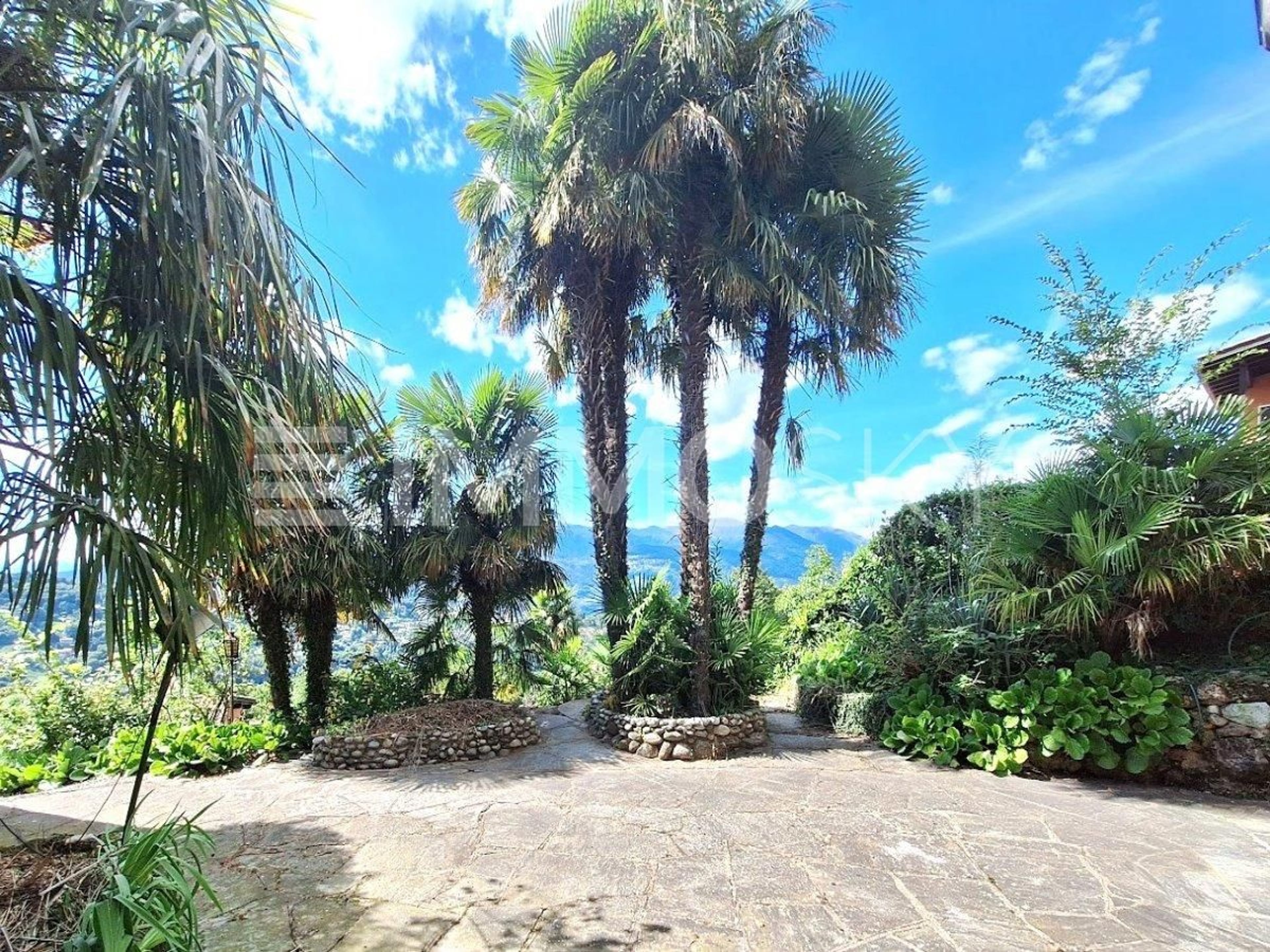 Piscina, giardino e ambienti luminosi - Bild 1
