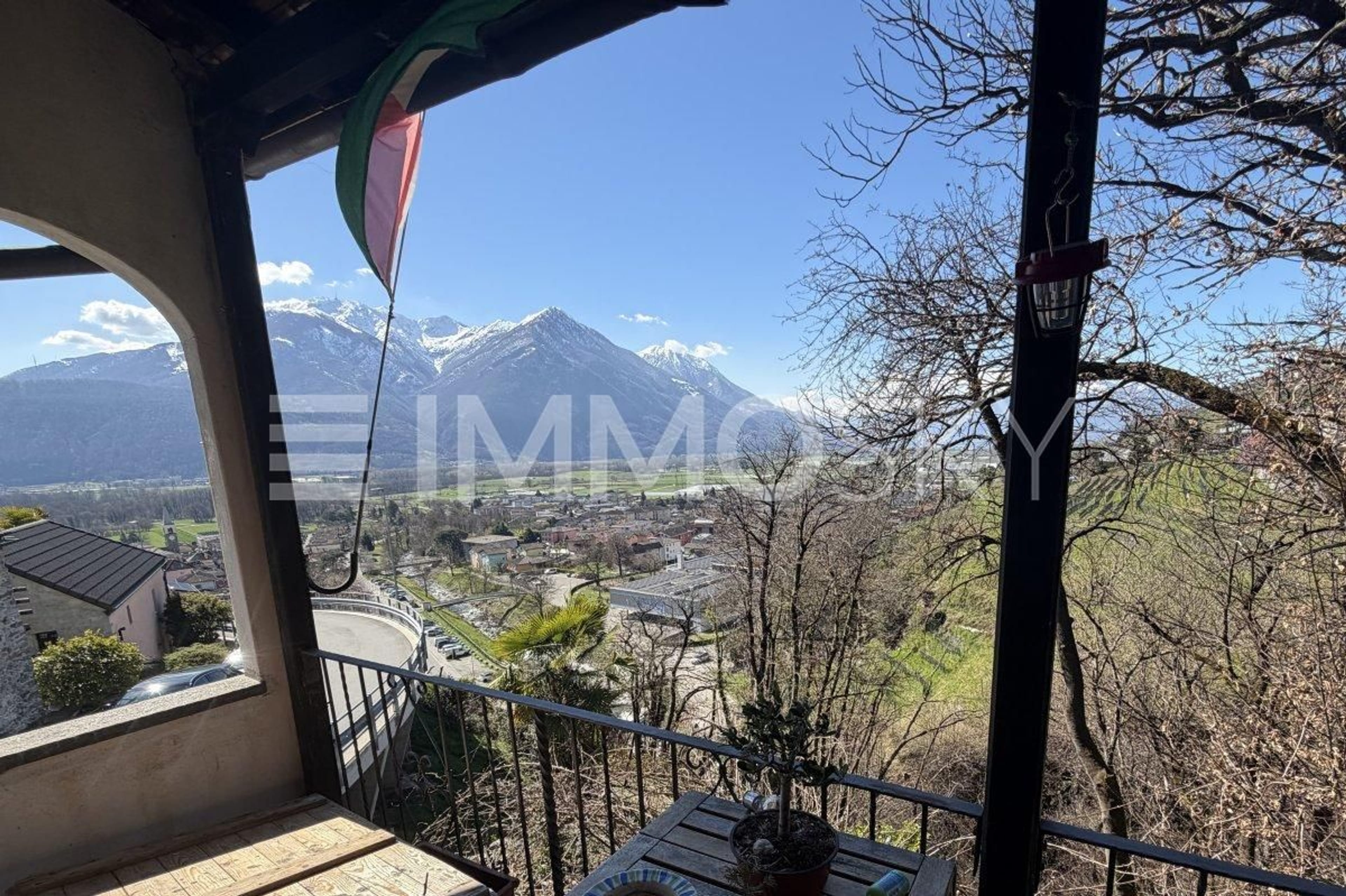 Casa con due appartamenti: vivi in uno, guadagna con laltro - Bild 5