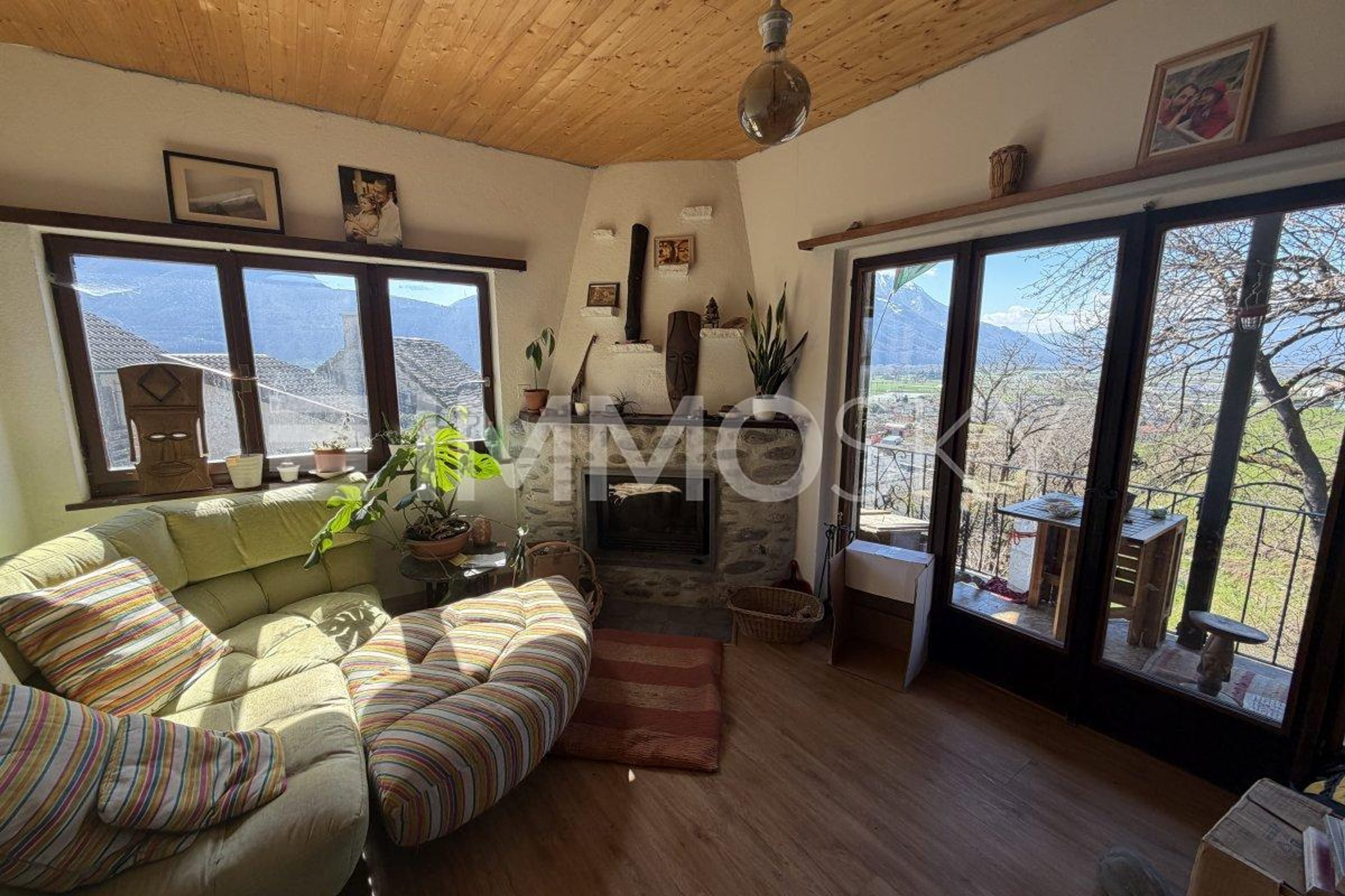 Casa con due appartamenti: vivi in uno, guadagna con laltro - Bild 1