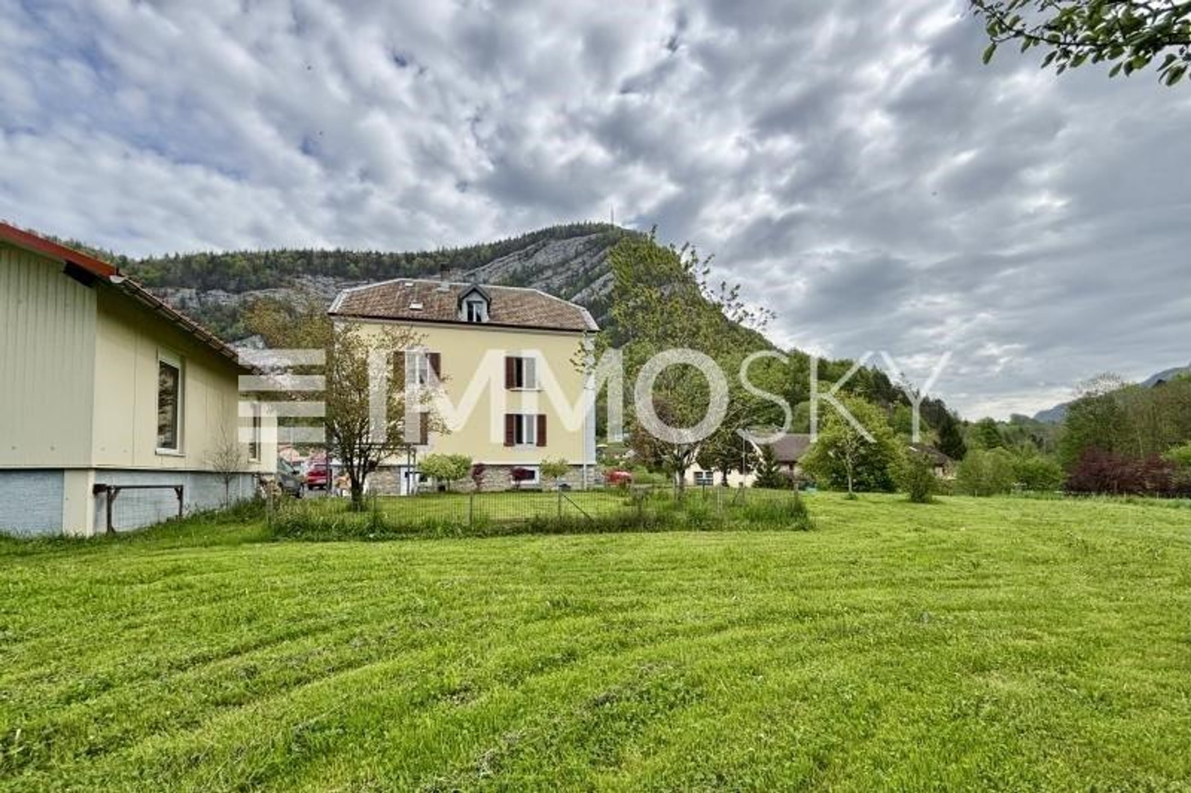 Maison avec 2 appartements à 20 min. de Neuchâtel - Bild 1