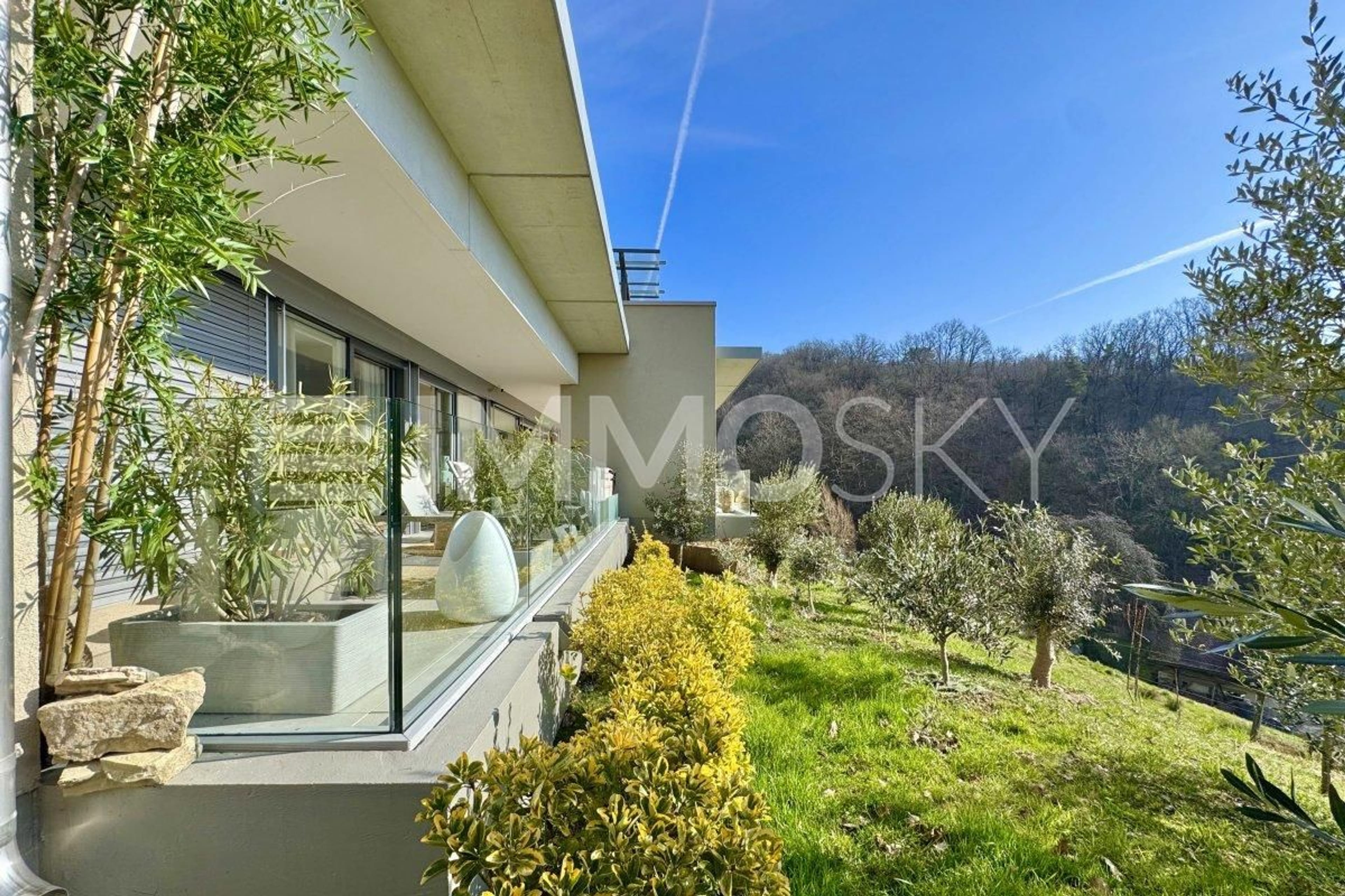 Appartement dexception avec vue lac et prestations haut de gamme - Bild 2