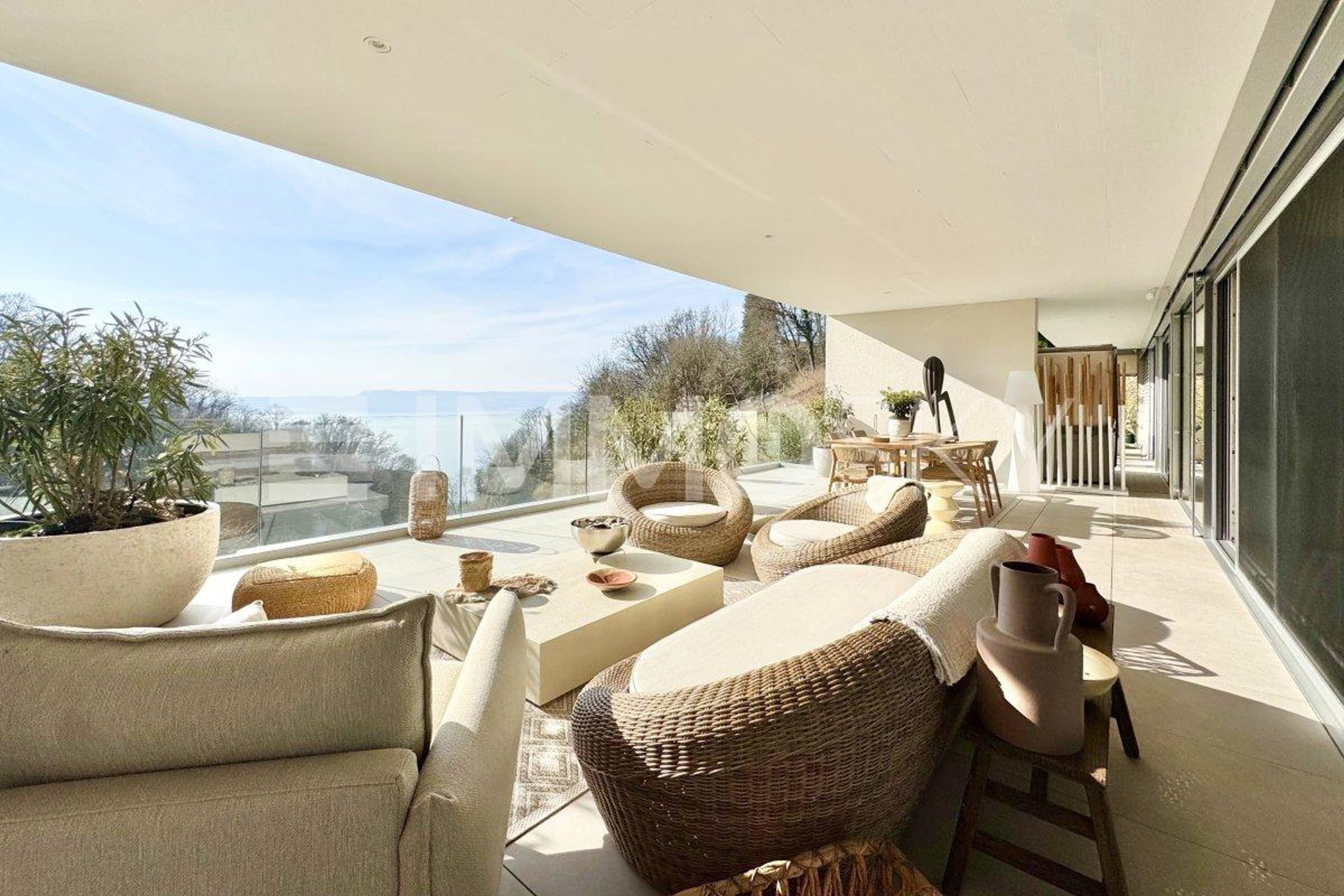 Appartement dexception avec vue lac et prestations haut de gamme - Bild 1