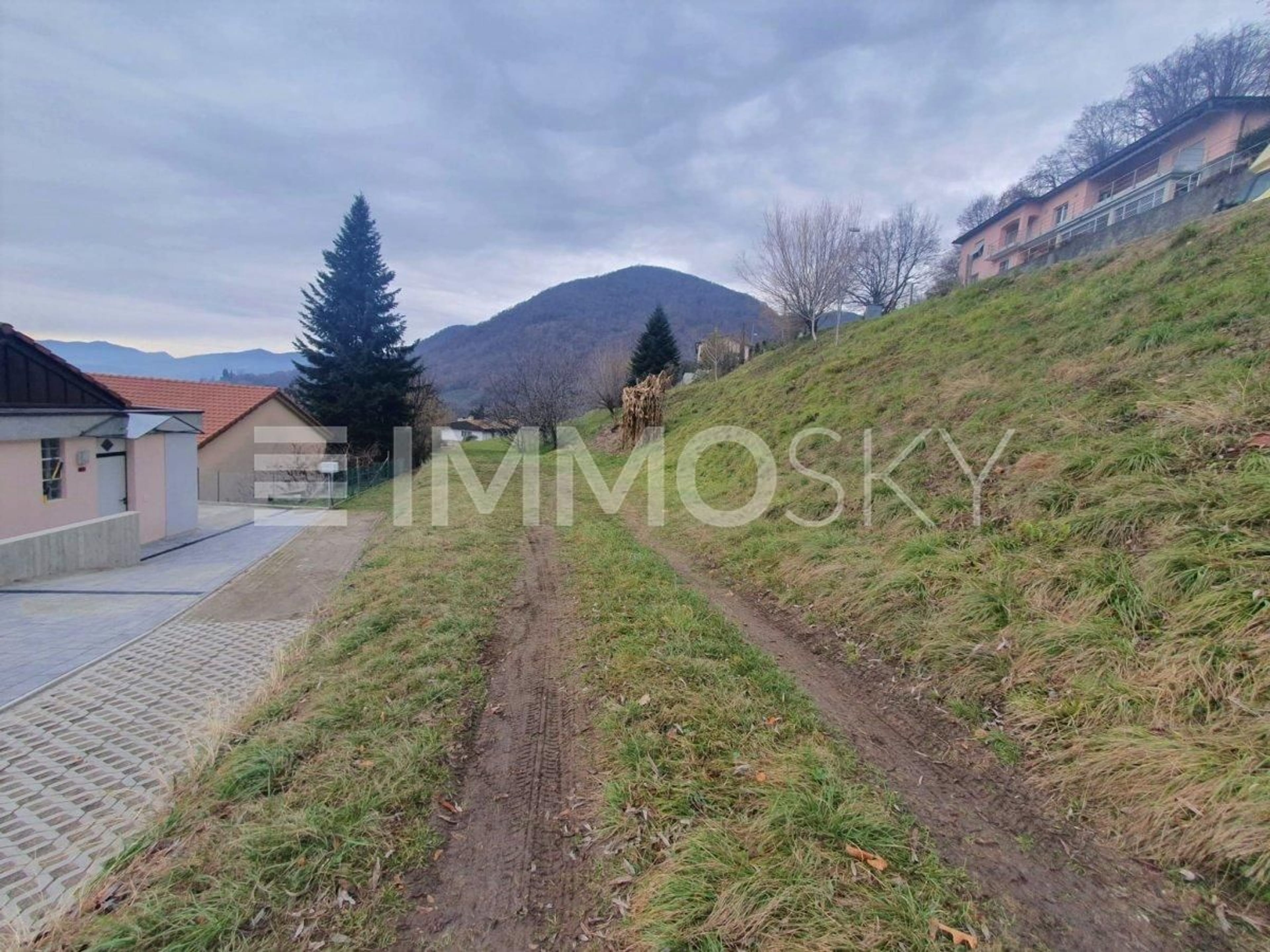 Per costruttori, edifica in zona residenziale con bella vista aperta - Bild 4