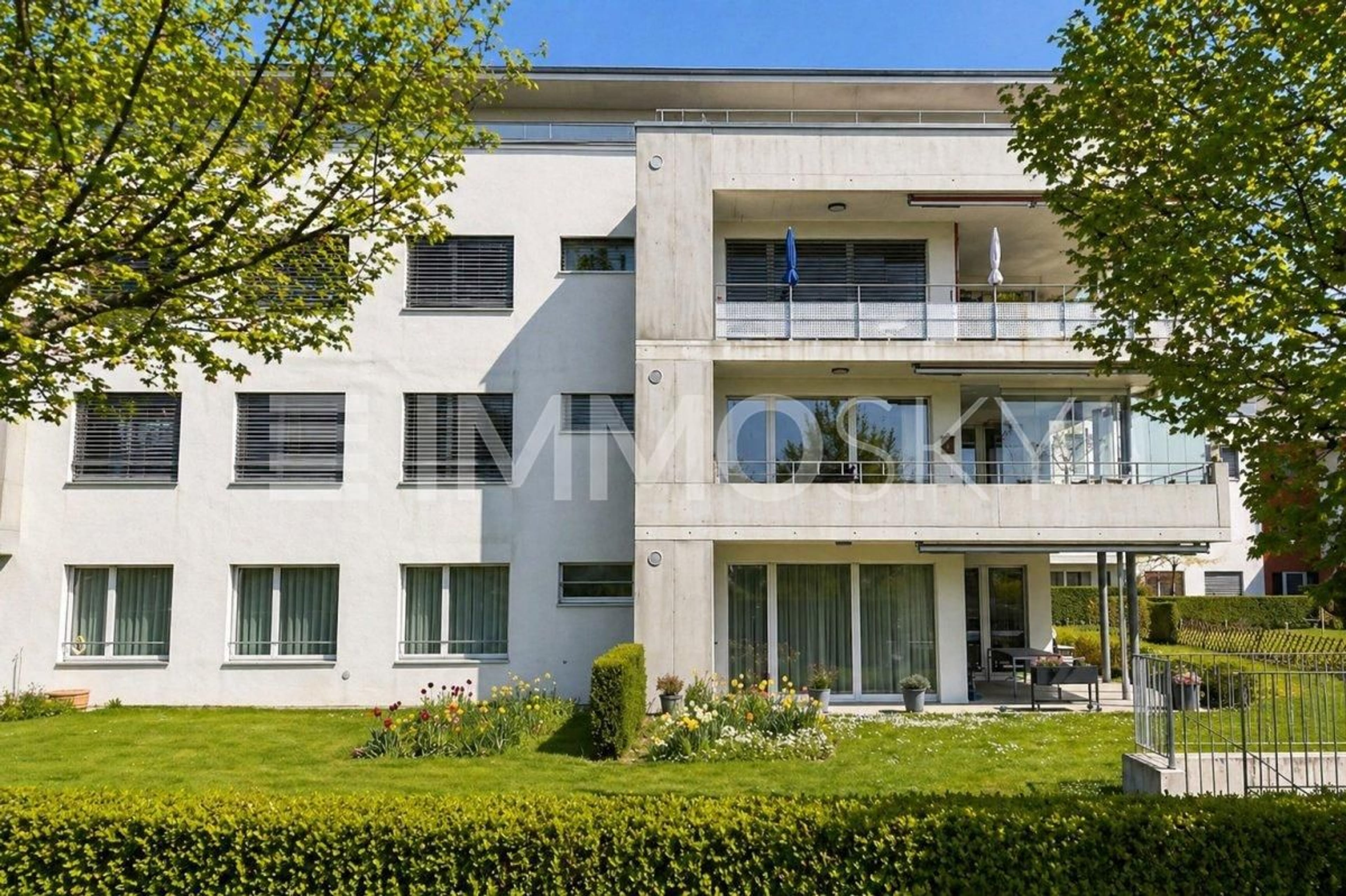 Grosszügige Wohnung mit Aussicht - Bild 1