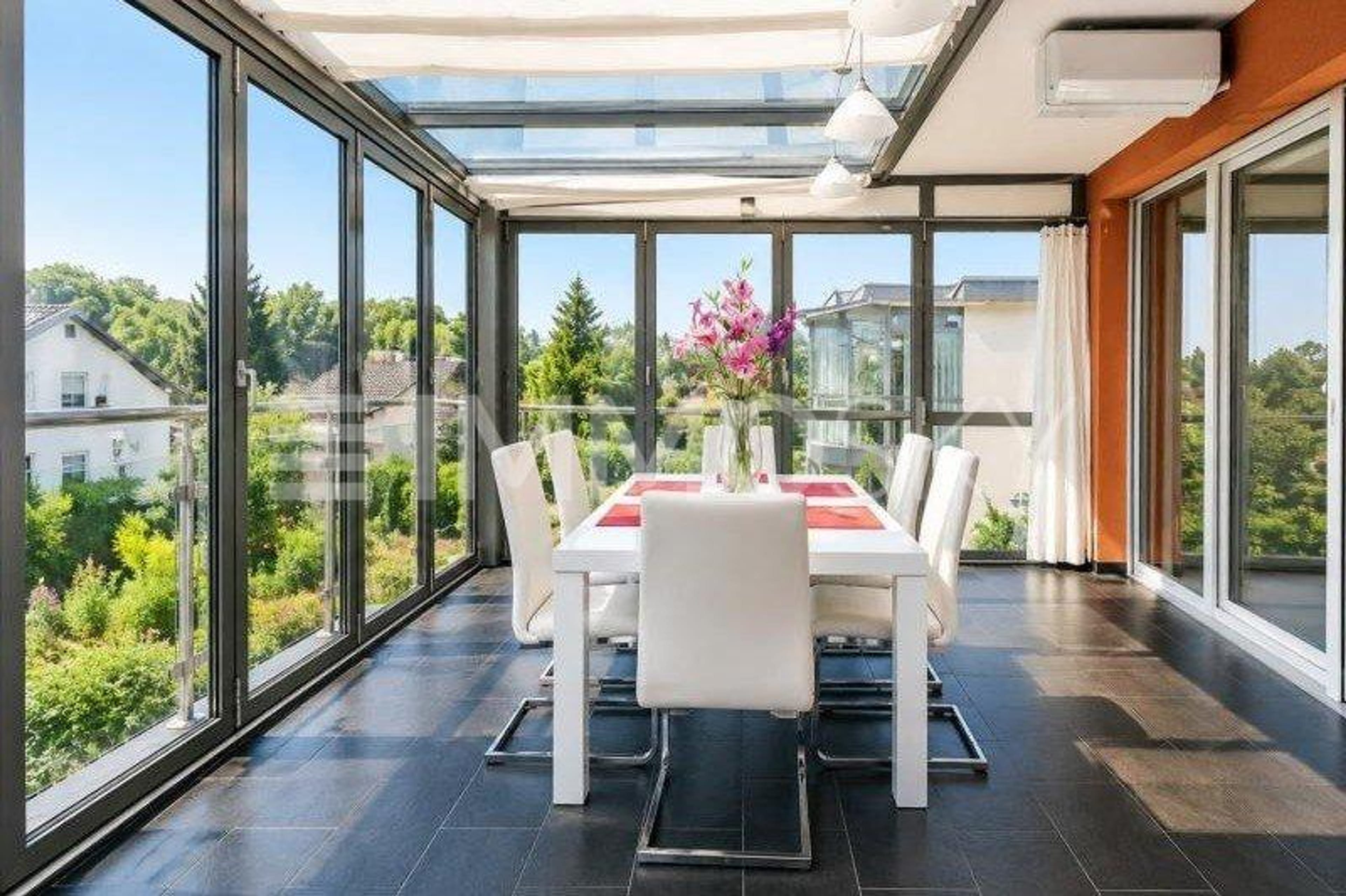 Sonnige Attikawohnung mit spektakulärer Terrasse und Seesicht - Bild 4