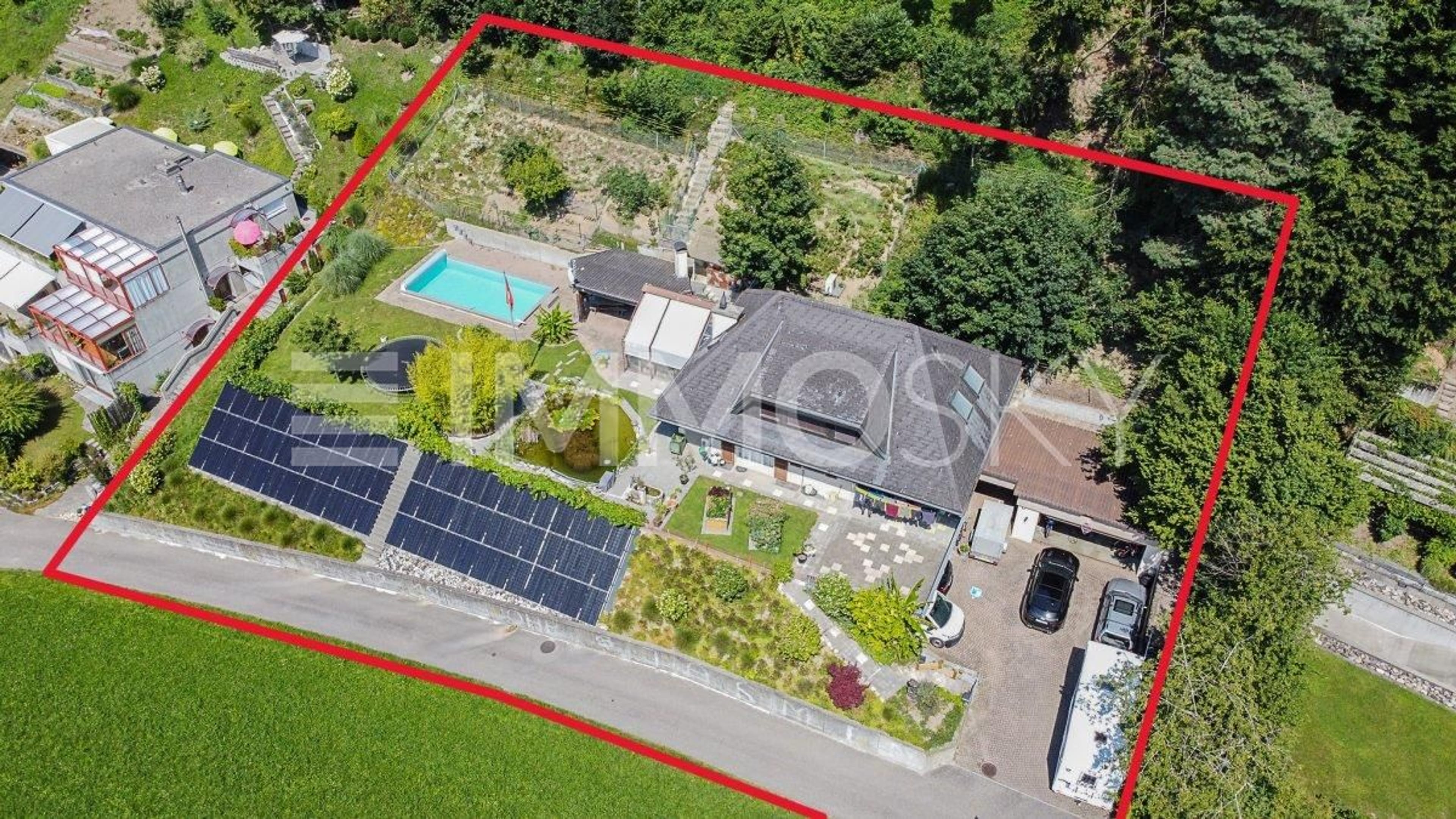Familienperle auf grosszügigem Grundstück - Bild 2