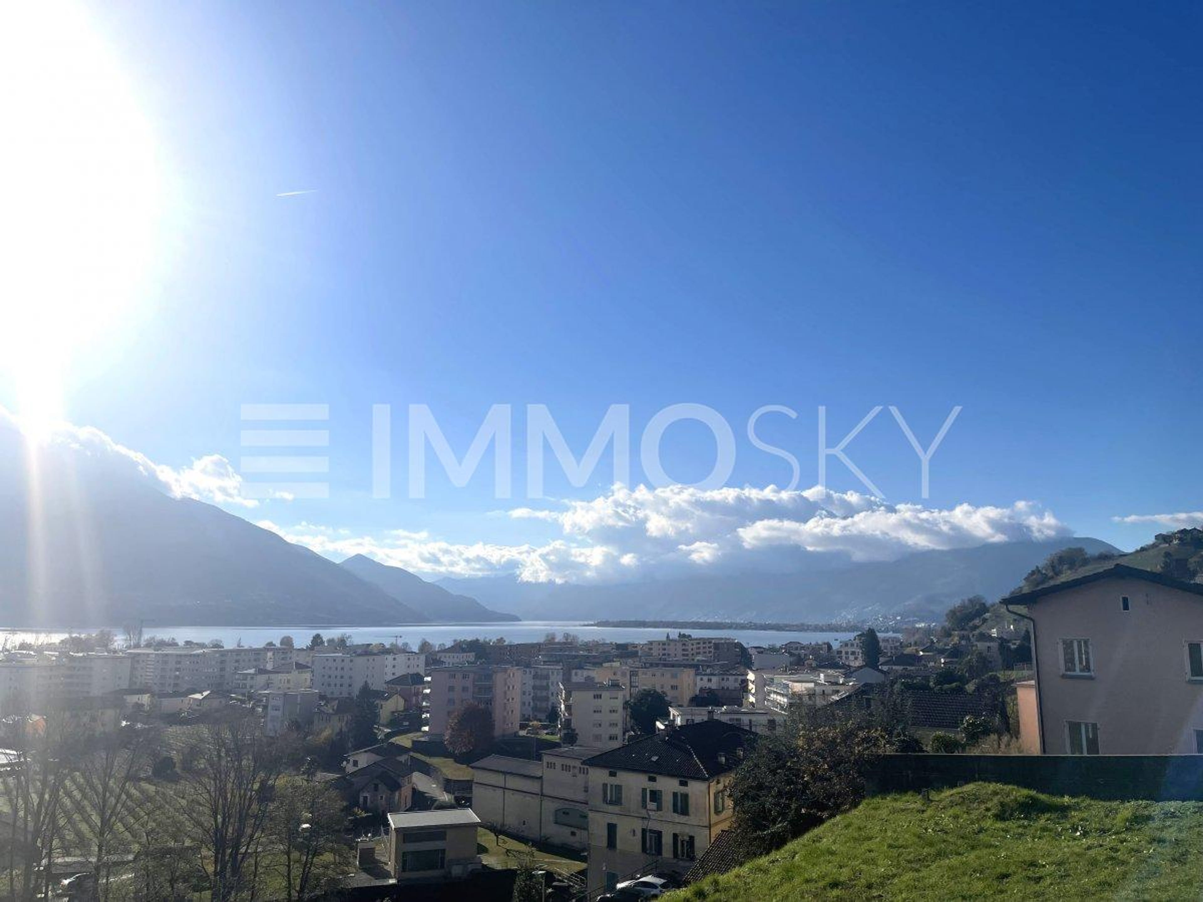 Panorama imprendibile in zona residenziale soleggiata tutto l'anno - Bild 1