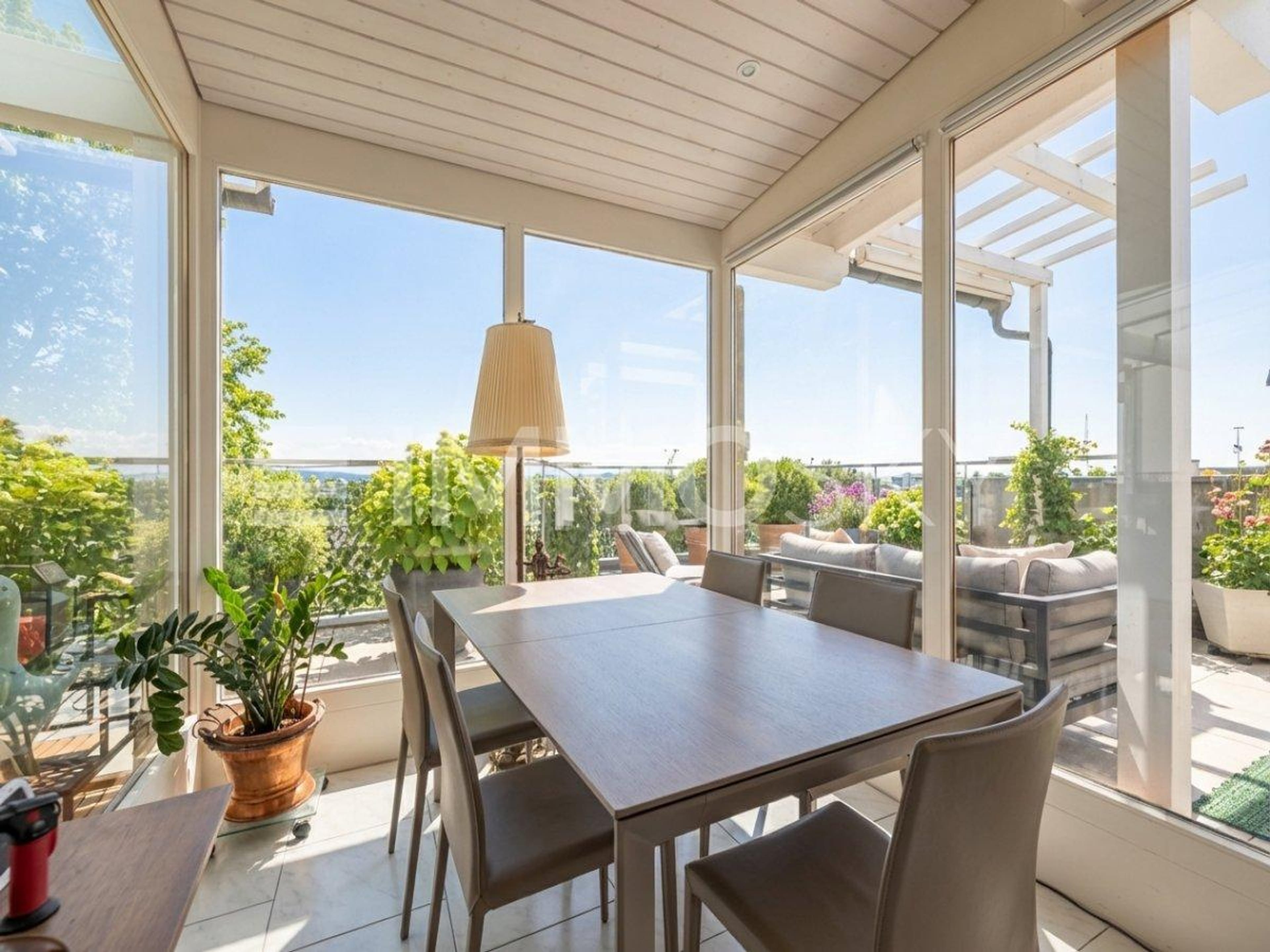 Wohnen über den Dächern mit Rundum-Terrasse und Seeblick - Bild 4