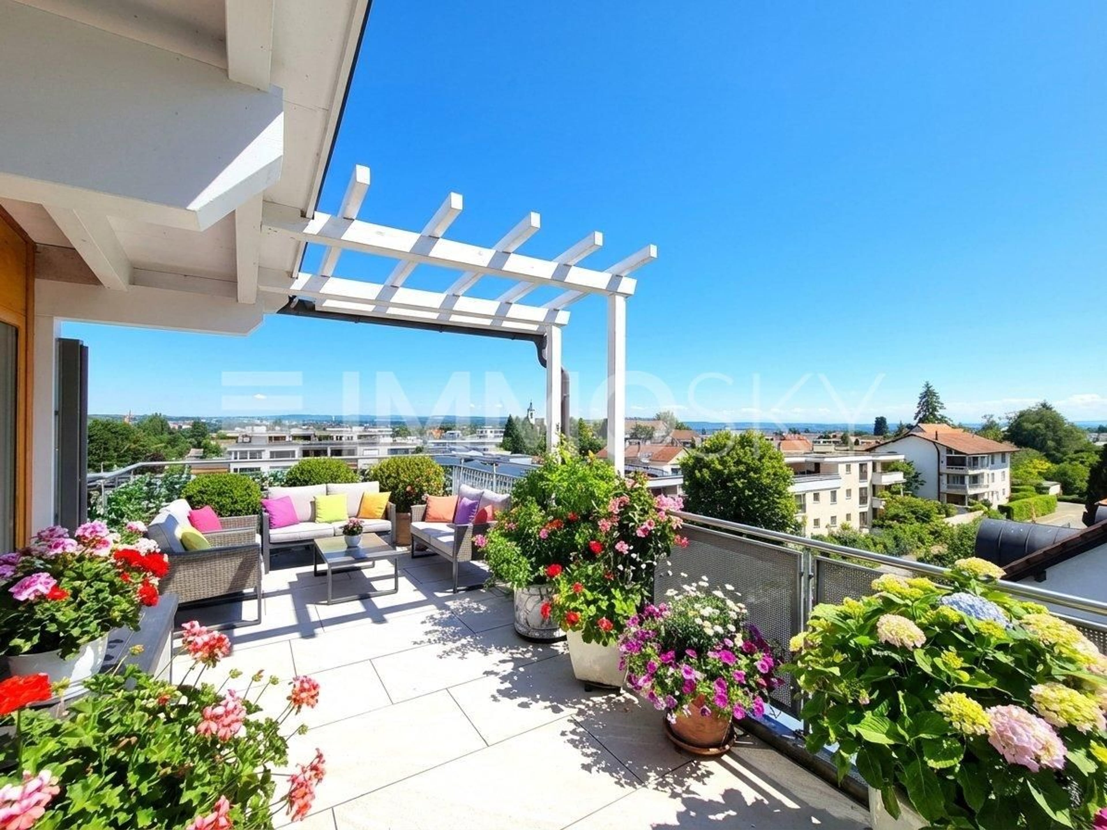Wohnen über den Dächern mit Rundum-Terrasse und Seeblick - Bild 1